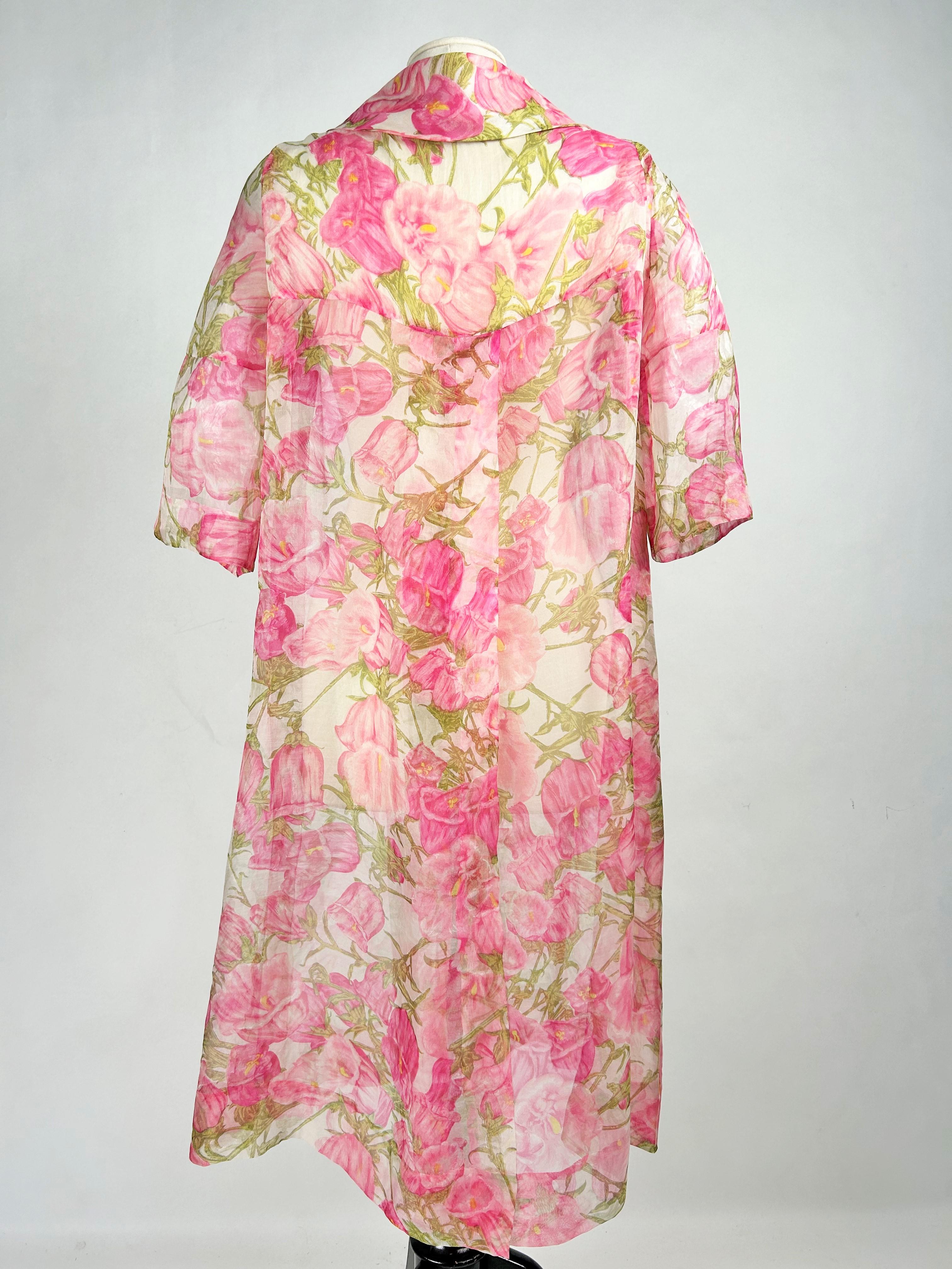 Un abrigo de organza estampada al estilo de Pierre Balmain - Francia Circa 1958-1962 en venta 1