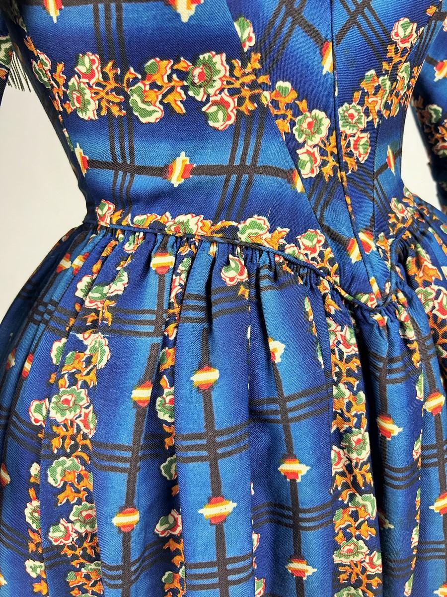 A printed wool Challis day dress printed with roses - England Circa 1840-1845 8