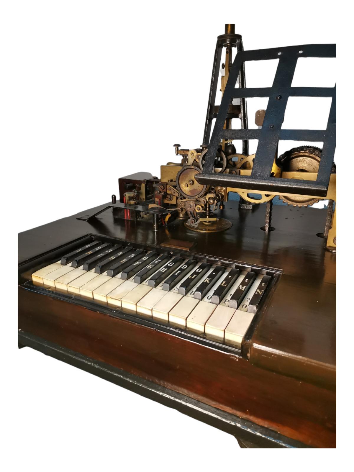 Hughes  Telegraph Set Built by Siemens & Halske 19th Century For Sale 2