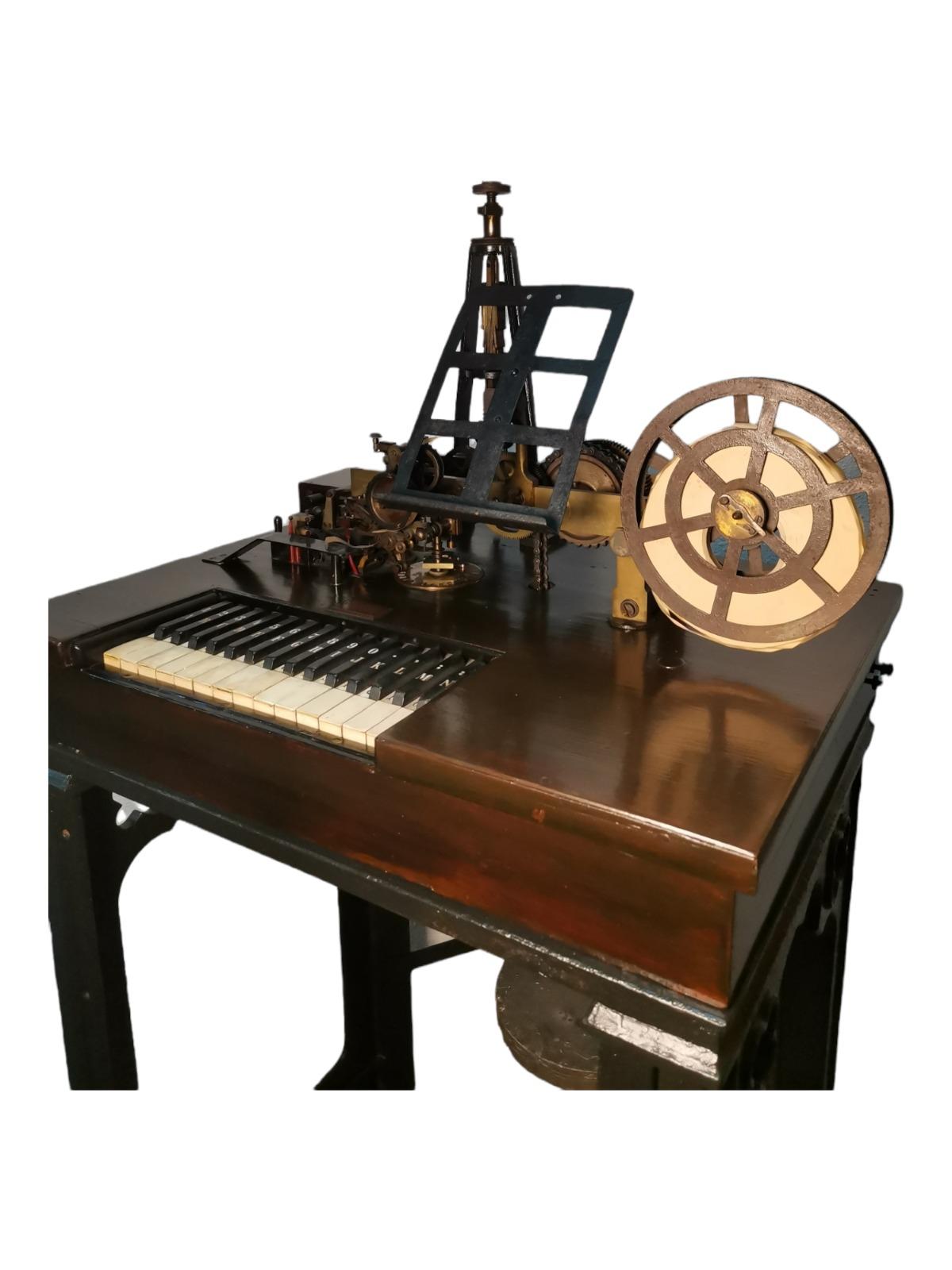 Hughes  Telegraph Set Built by Siemens & Halske 19th Century In Good Condition For Sale In Madrid, ES