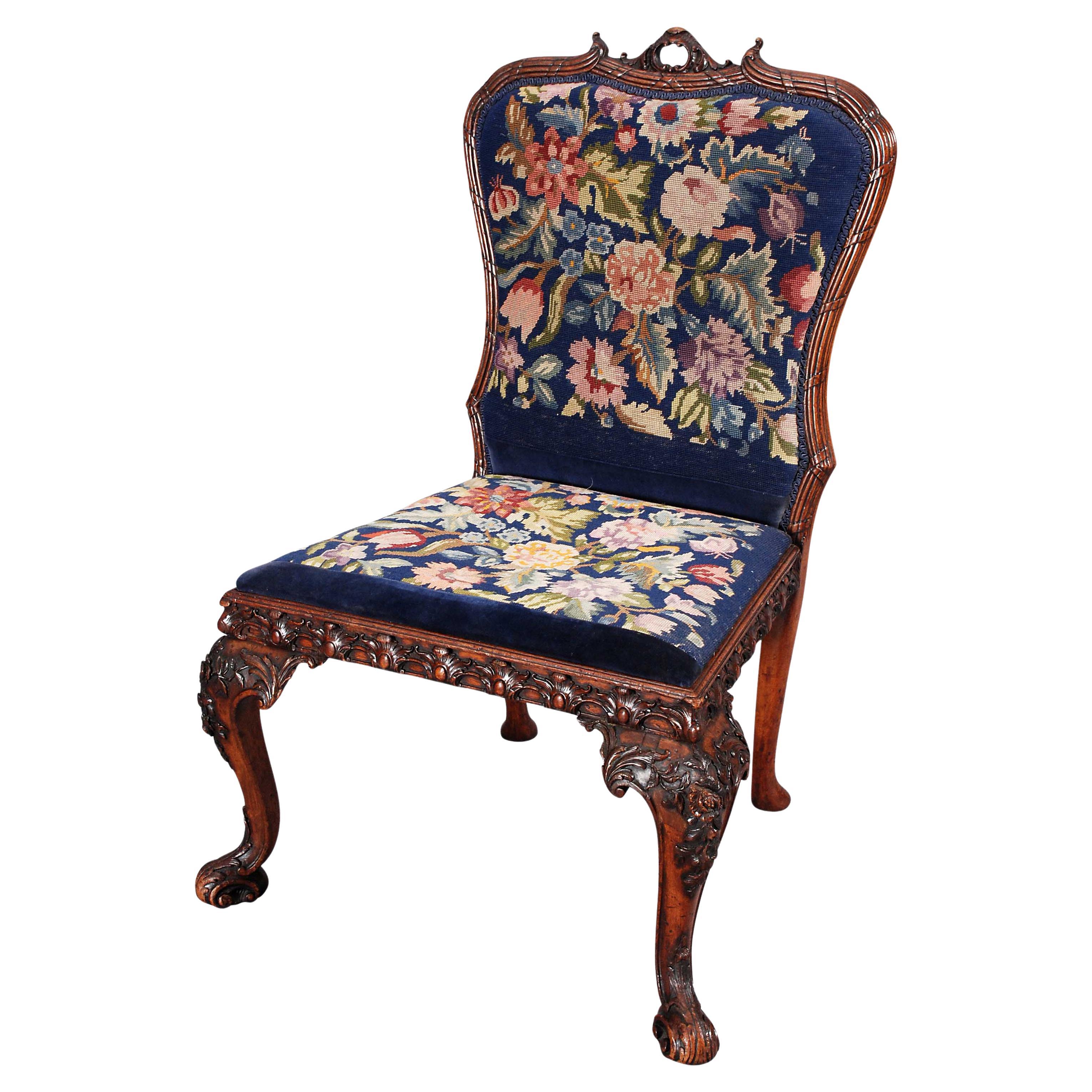 Chaise d'appoint abondamment sculptée d'après un designs de Mayhew & Ince en vente