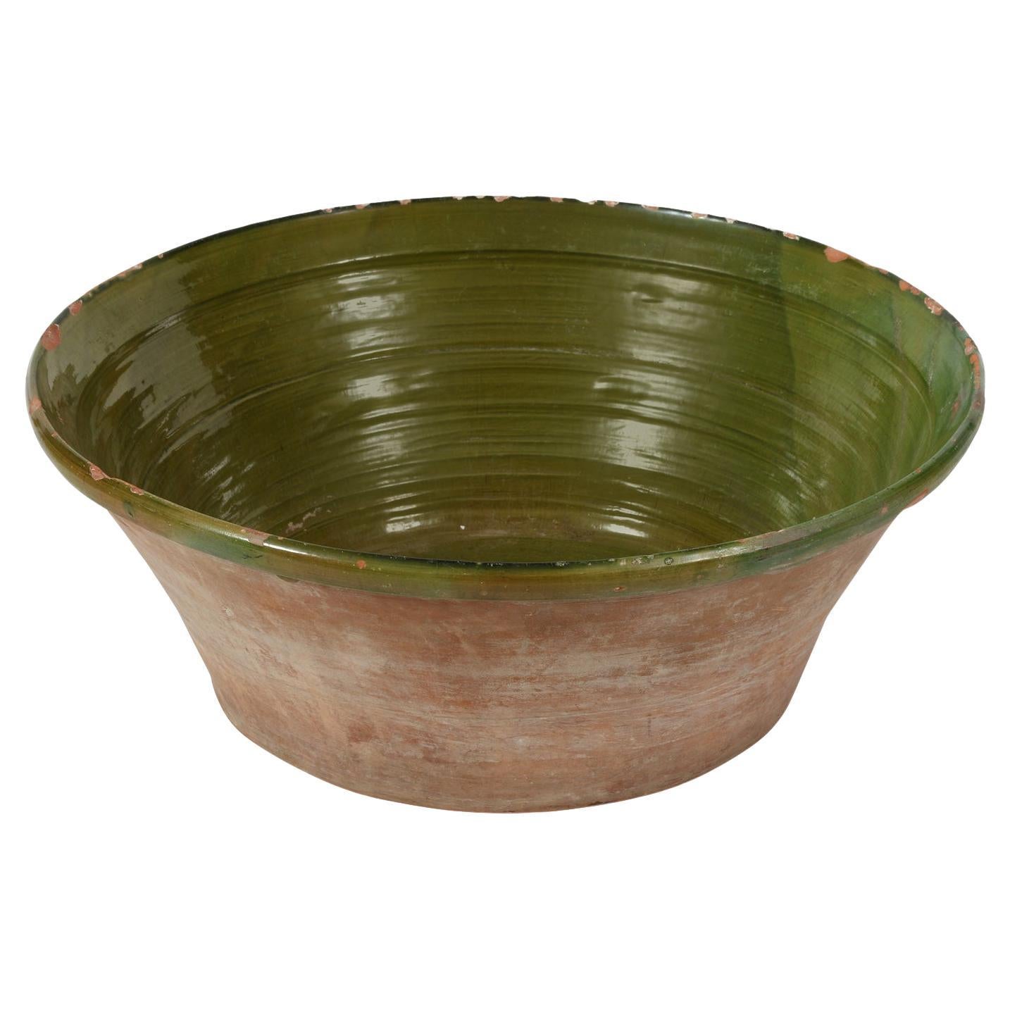 Una ciotola provenzale in terracotta smaltata