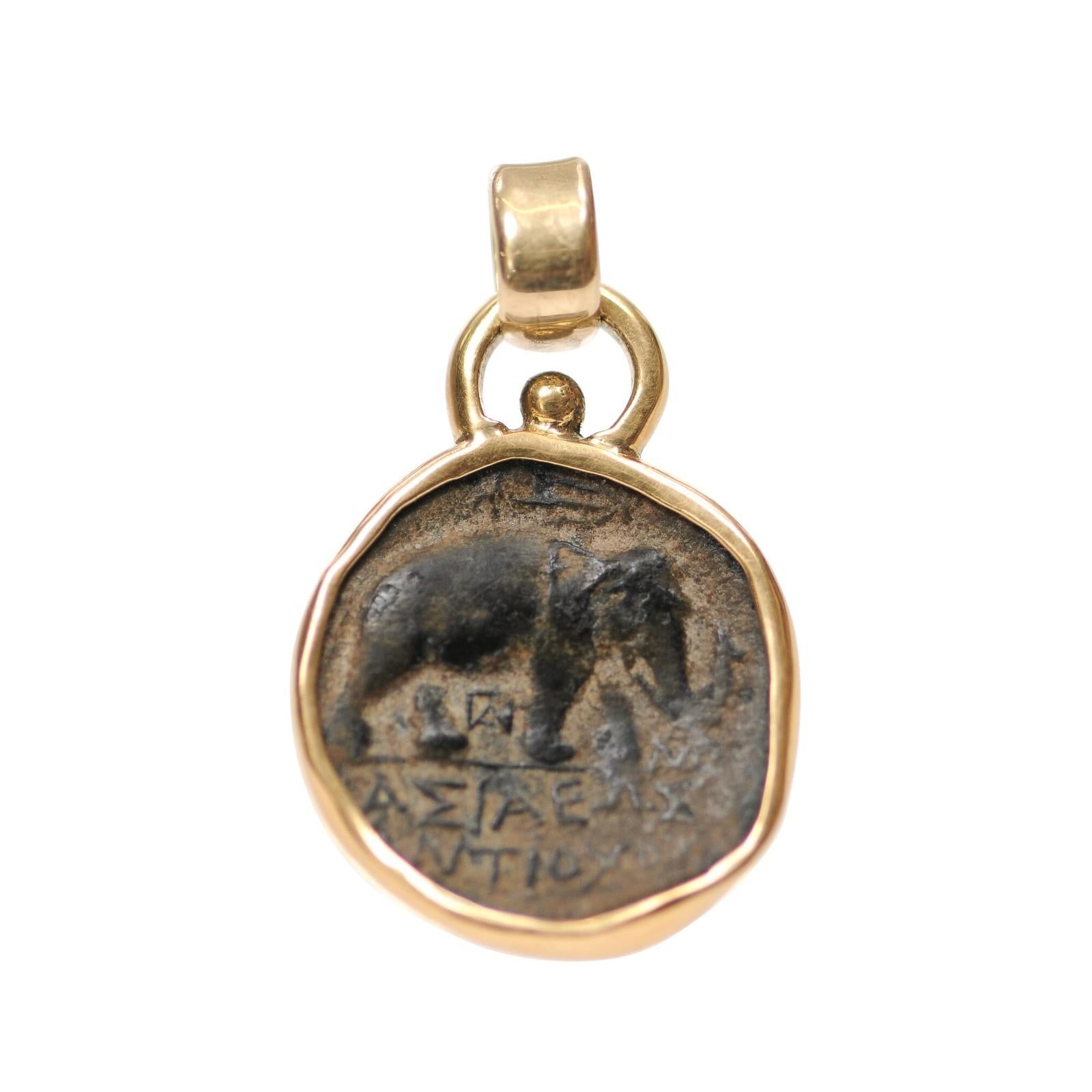 Cette pièce ancienne a été frappée dans un atelier militaire pendant la période ptolémaïque de la Grèce antique, dans ce qui est aujourd'hui la Syrie, sous le règne du roi séleucide Antiochos III, entre 223 et 187 environ avant Jésus-Christ. Cette