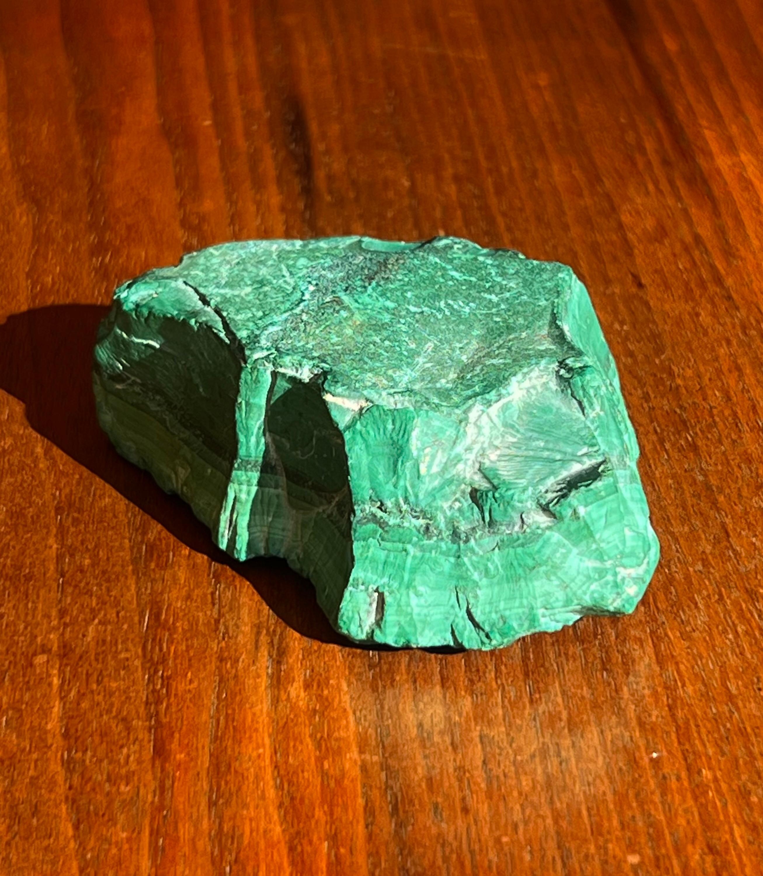 Un recogedor de trozos de malaquita pura, S. XX Malaquita en venta