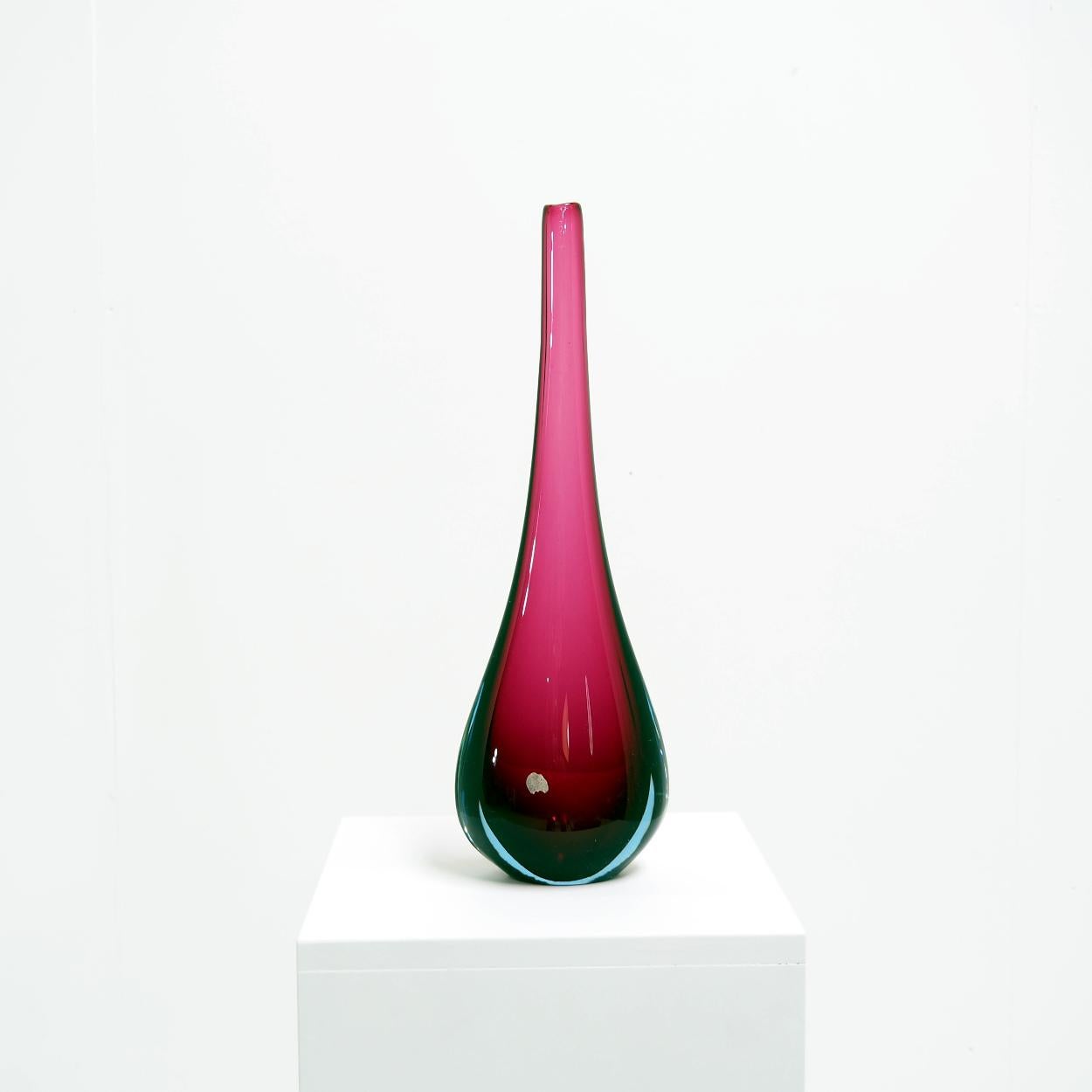 This type of vase is called a ‘Sommerso’ vase because of the technique used. The Italian word ‘Sommerso’ (meaning submerged) refers to the technique where two or three layers of coloured glass are put together without mixing the glass. The colours