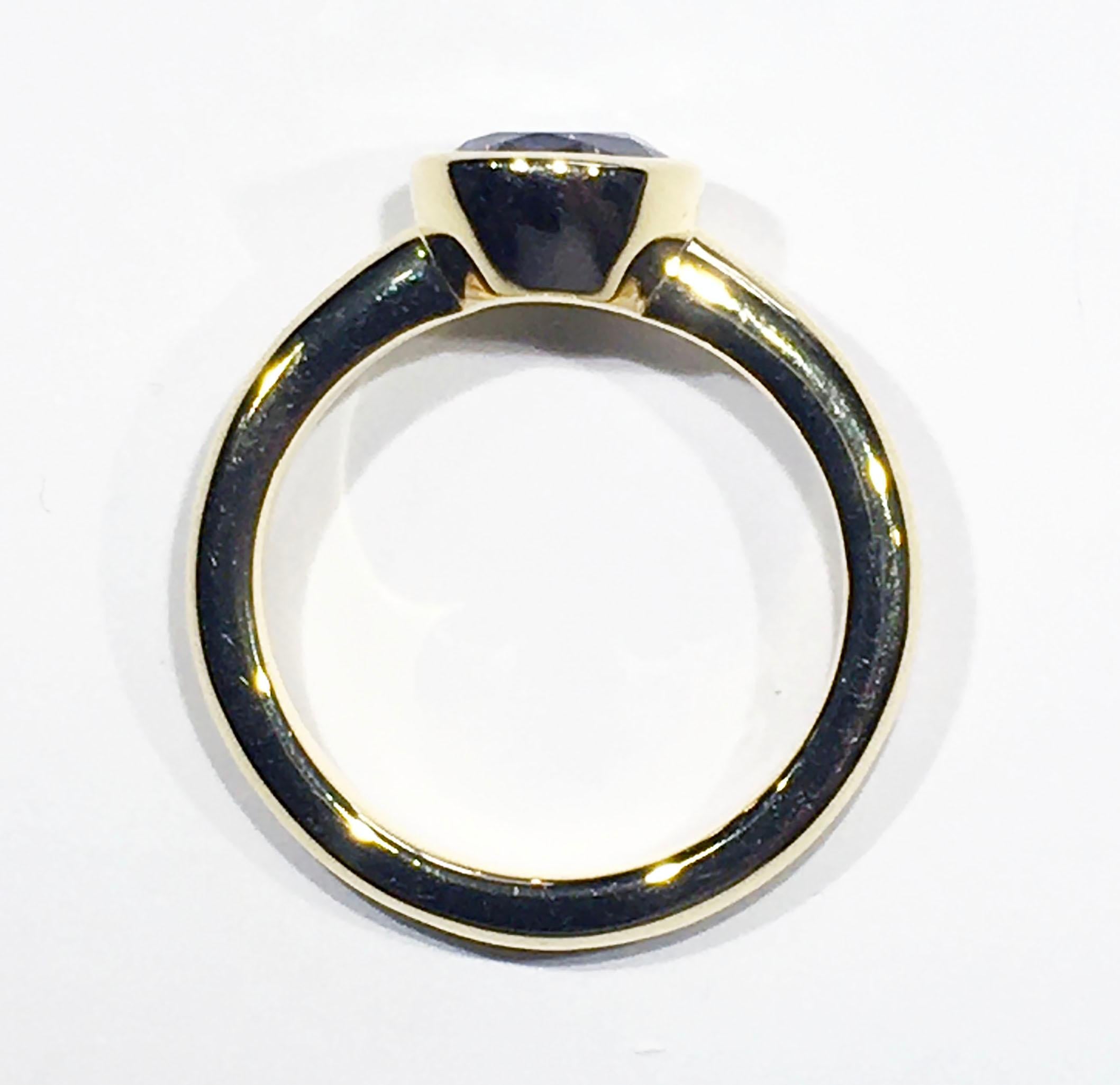 A Kary Adam Designed Purple Spinel Ring Set in 14 Karat Yellow Gold For Sale 1