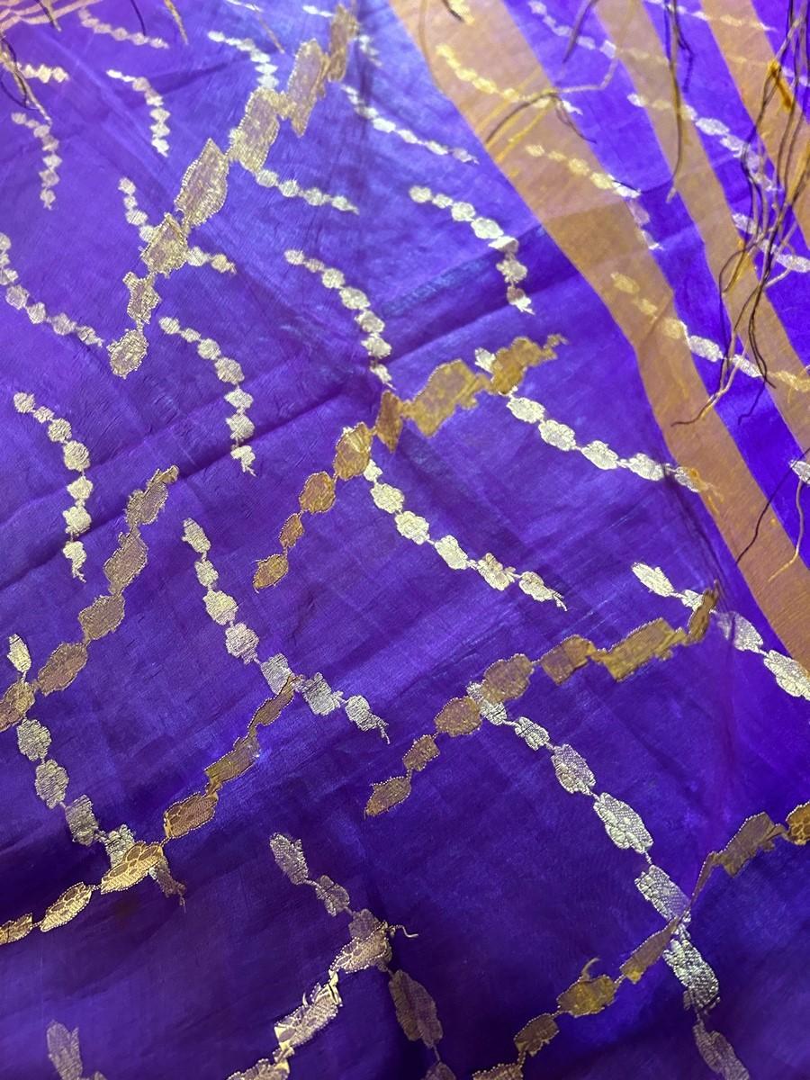 A Purplish silk gauze shawl with golden yellow brocade - Central Asia early 20th For Sale 2