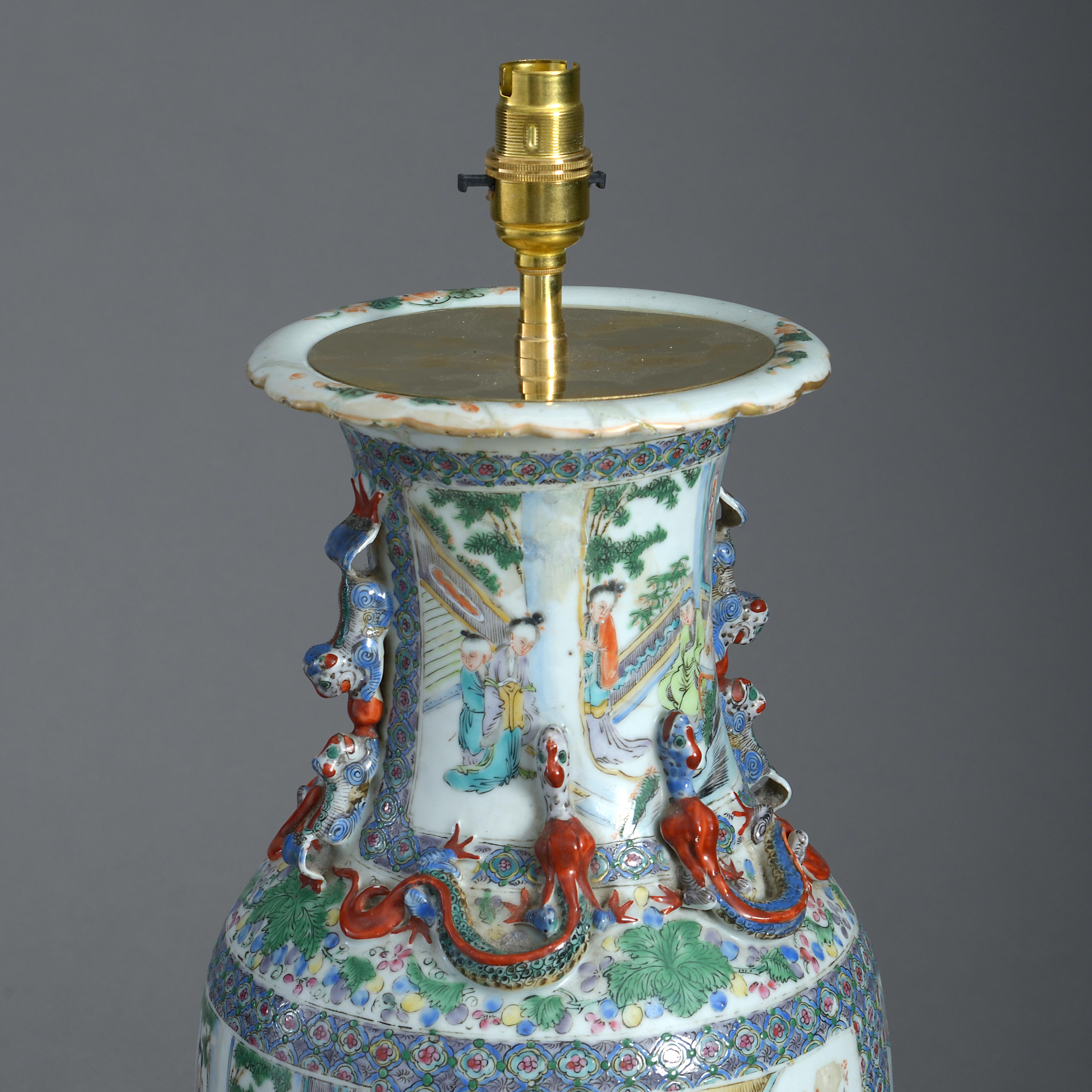 Base de lampe à vase de la dynastie Qing Famille Verte Abîmé à London, GB