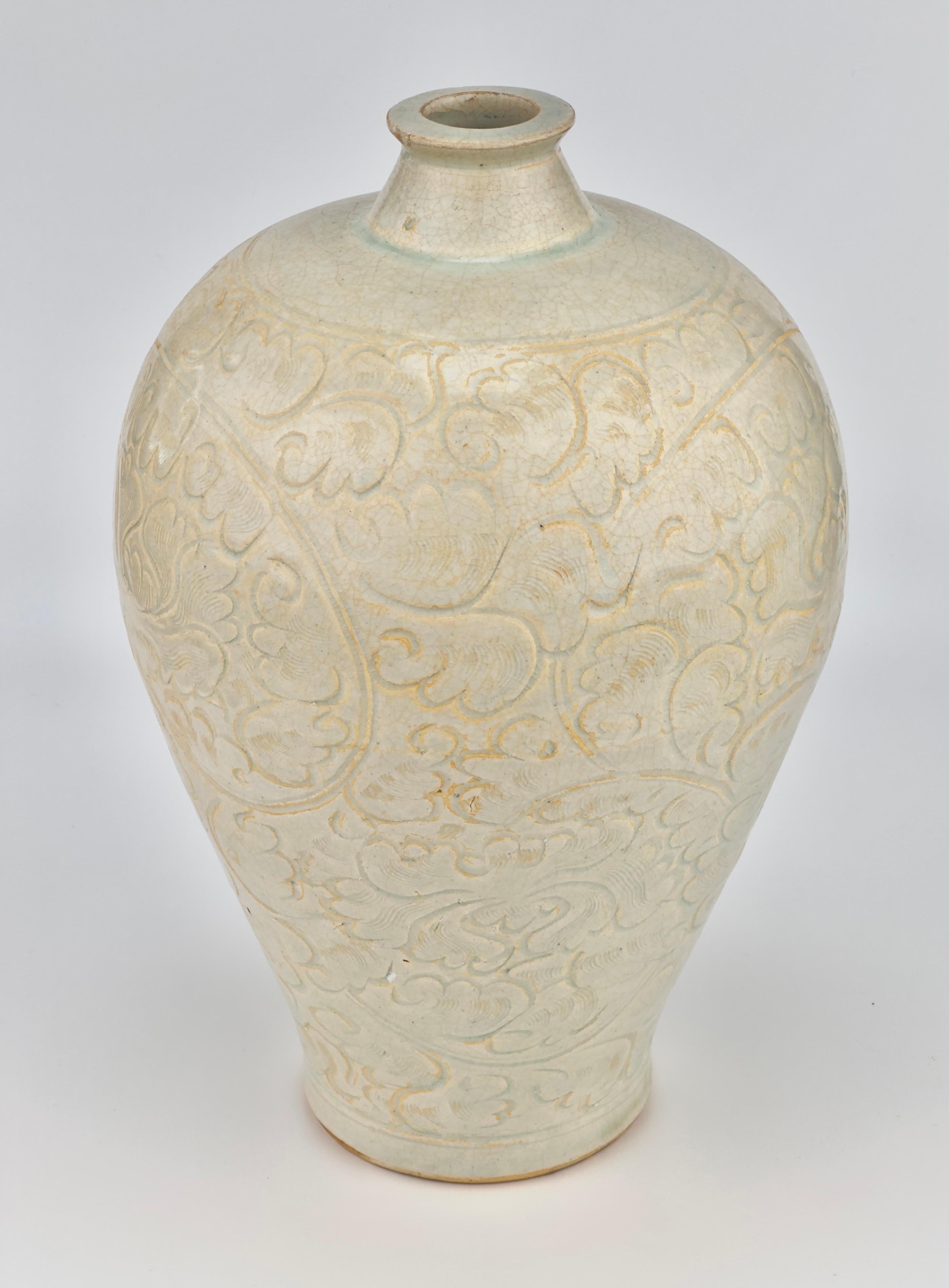 Ein Qingbai geschnitztes Meiping-Porzellan, Song Dynasty (18. Jahrhundert und früher) im Angebot