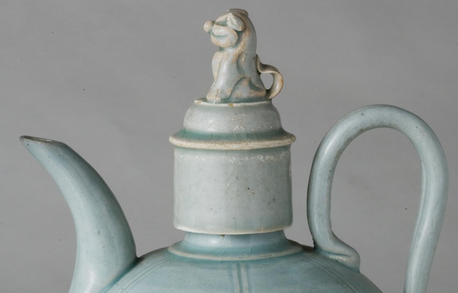 Vernissé Aiguière Qingbai et couvercle en forme de lion, dynastie Song en vente