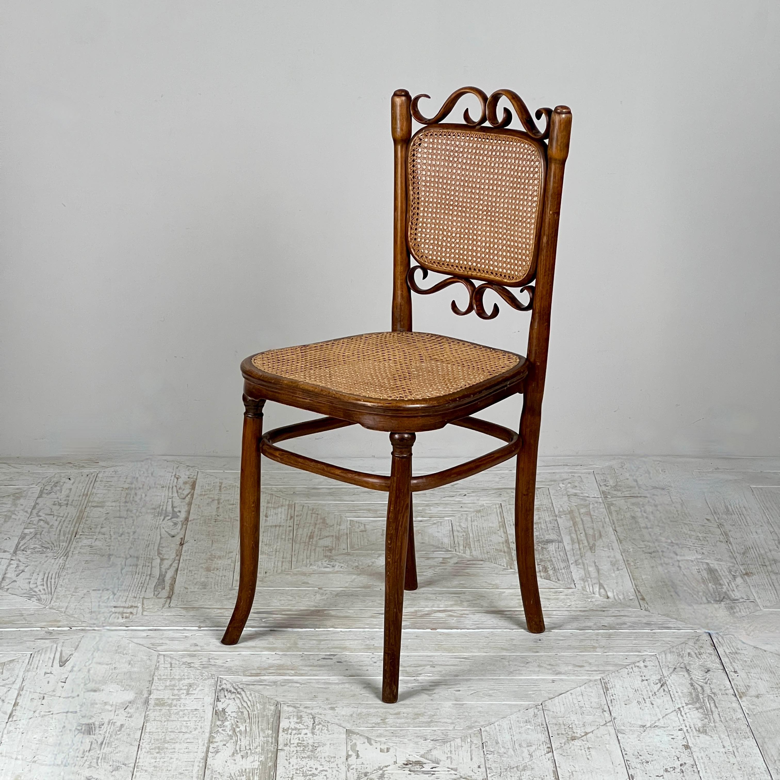 20ième siècle Quatuor de chaises en bois courbé et en rotin du début du 20e siècle par Josef Hoffmann