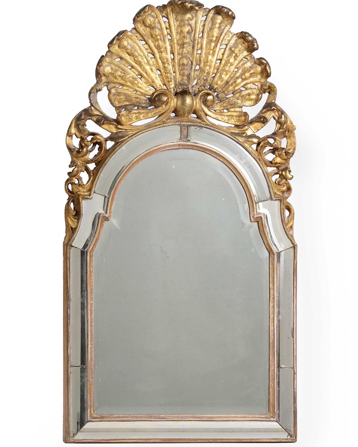 Carved Queen Anne 'Baroque Shell' Gilt Mirror, c.1710