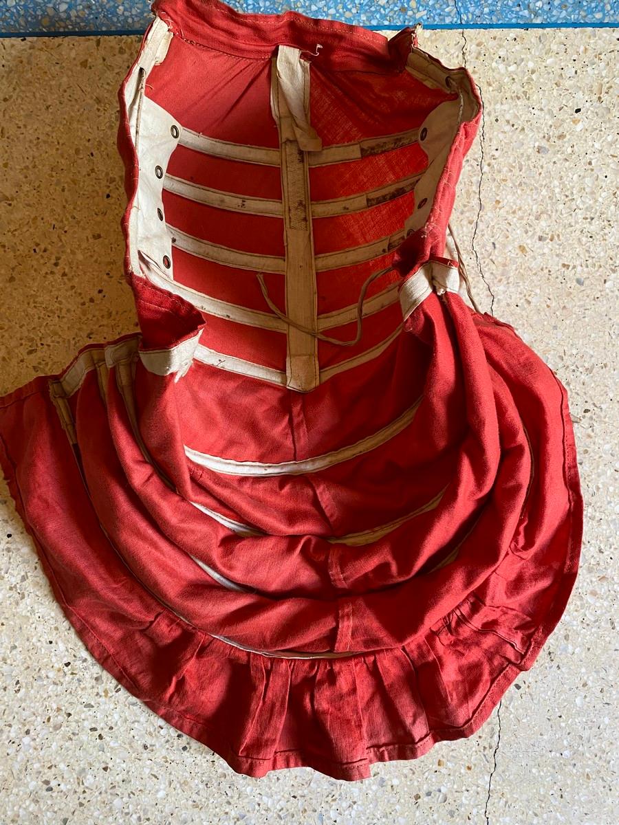 A Queue d'Ecrevisse, Scarlet Cotton Twill Bustle Cage - France Late 19th Century 6