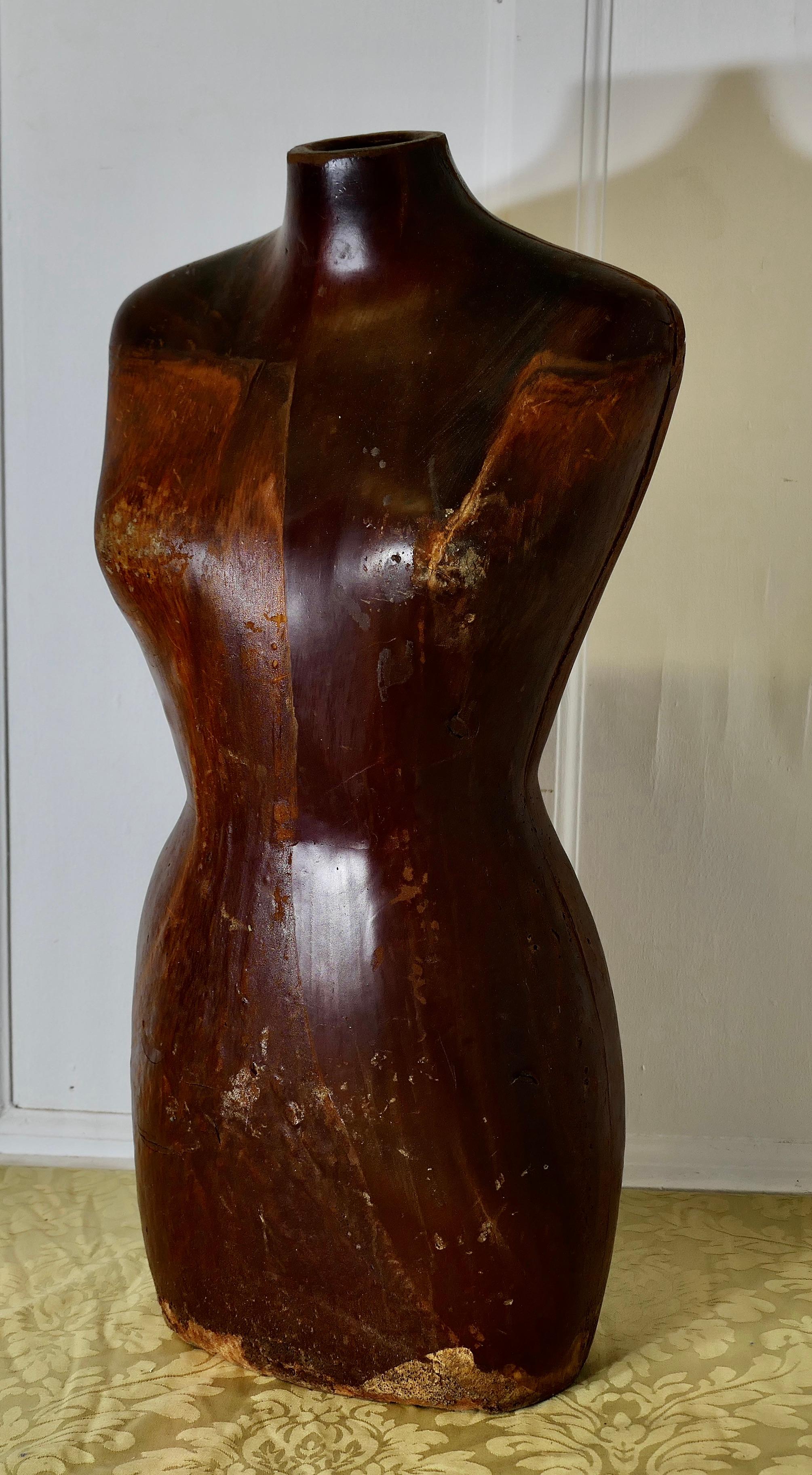 Mid-Century moderno Un eccentrico manichino retrò in finto legno in vendita