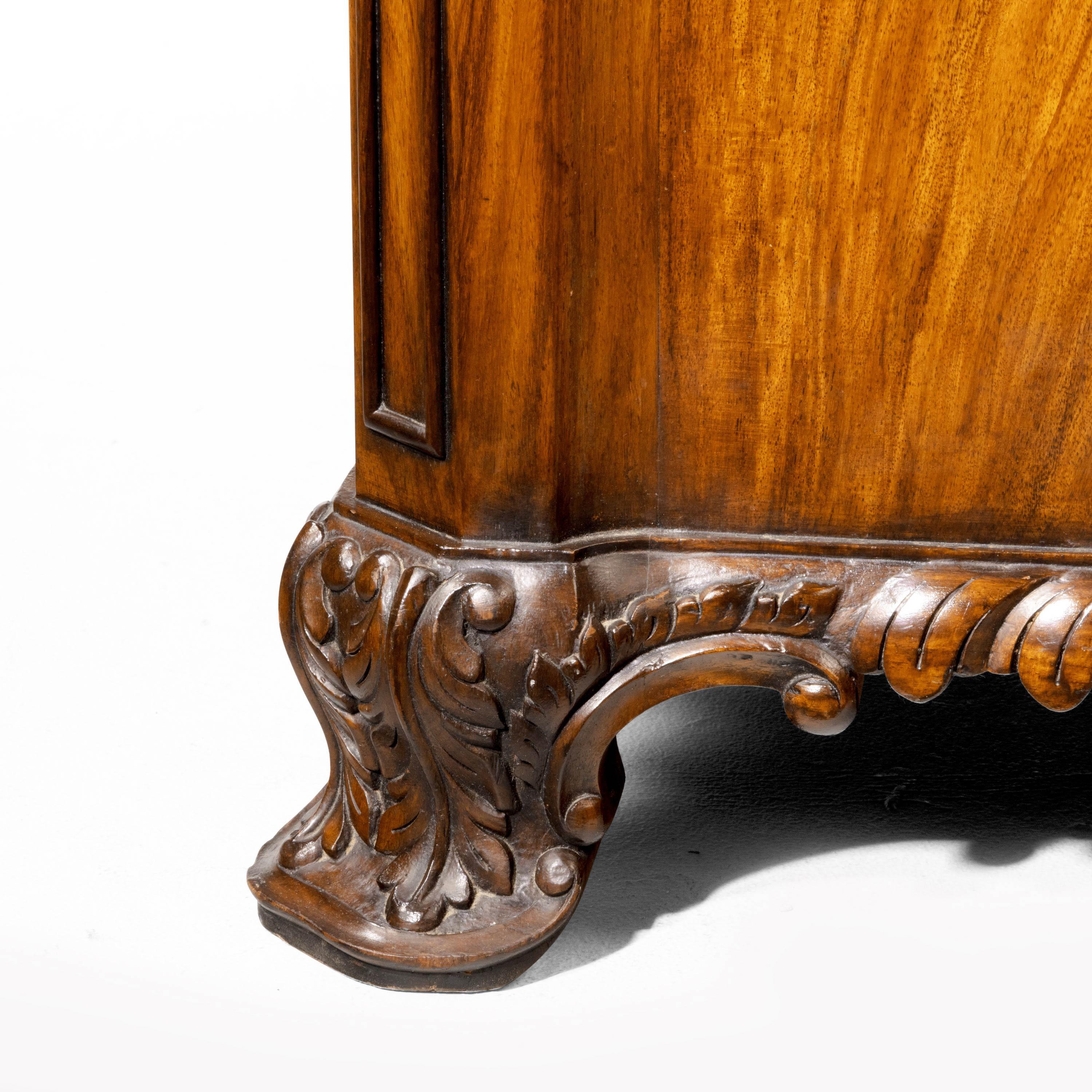 Quite Exceptional Early 20th Century Serpentine Fronted Mahogany Commode 1