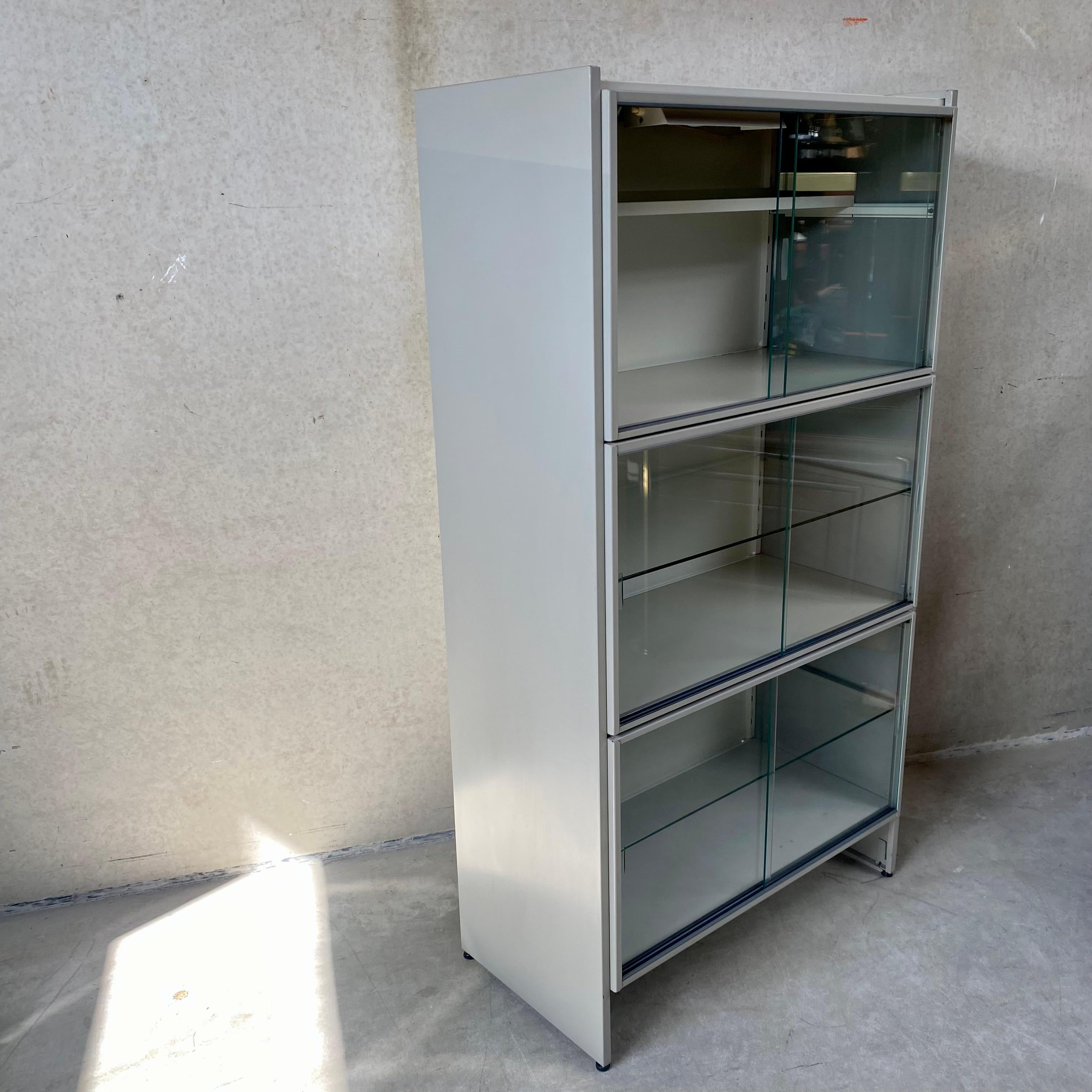 A. R. Cordemeijer Metal Vitrine Wall Unit 5600 for Gispen, Netherlands 1962 In Good Condition For Sale In DE MEERN, NL