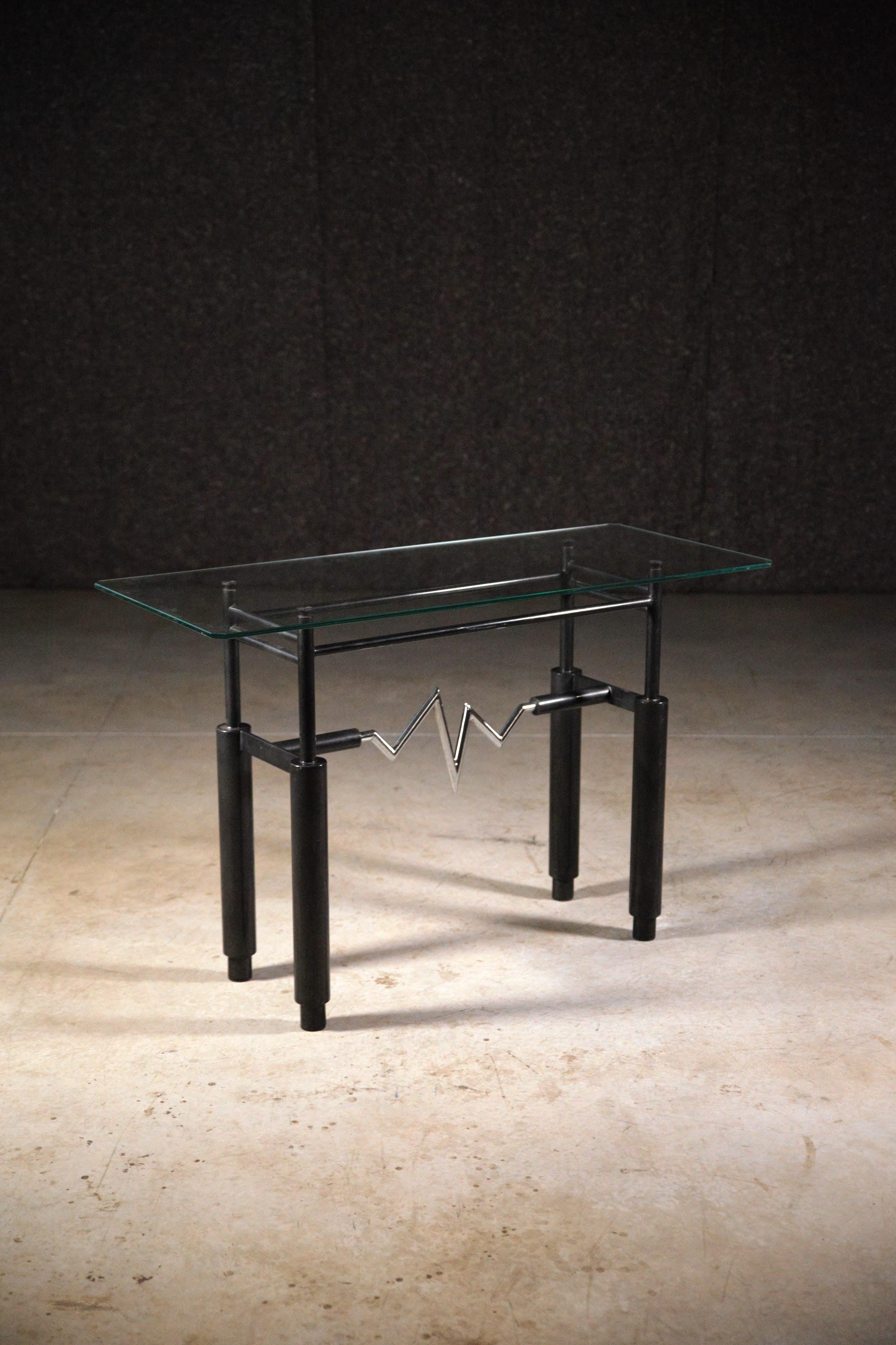 Table console de Leopold Gest France 1985.

Fabriqué en petites quantités.

Design/One typique des années 80.