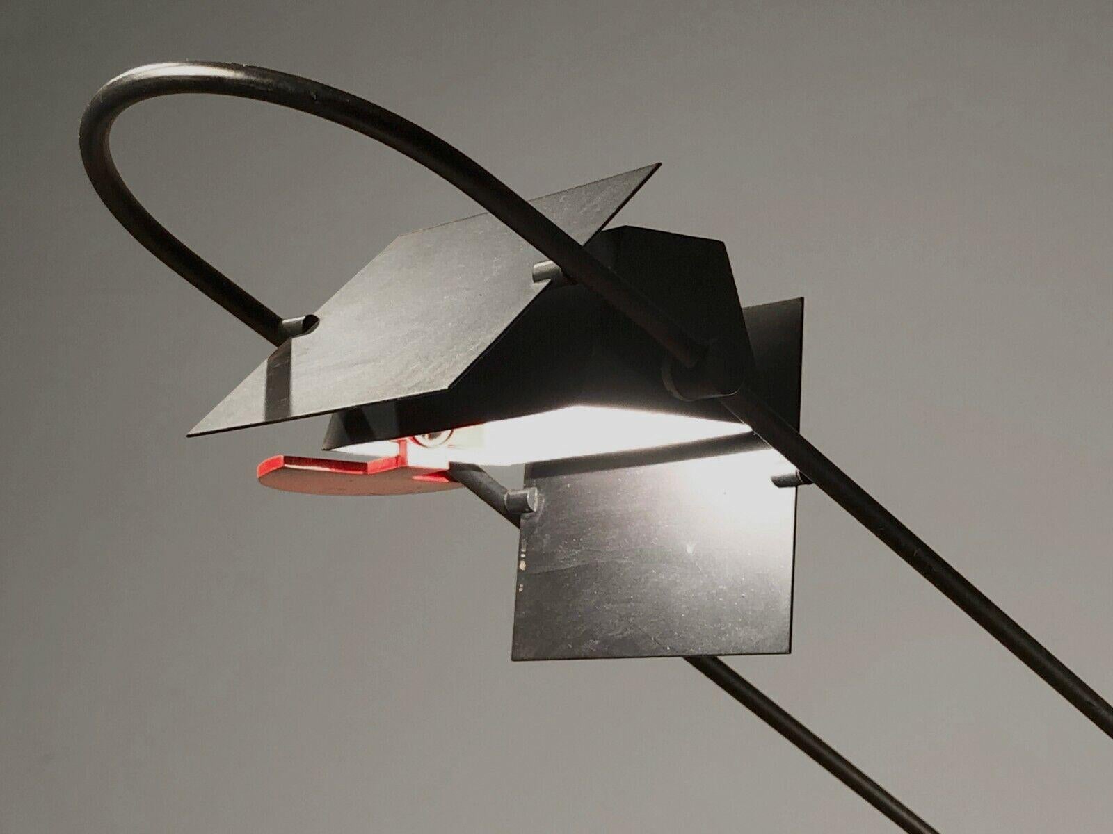 A RADICAL POST-MODERN TABLE LAMP, von MAISON LUCIEN GAU, Frankreich 1980 (Metall) im Angebot