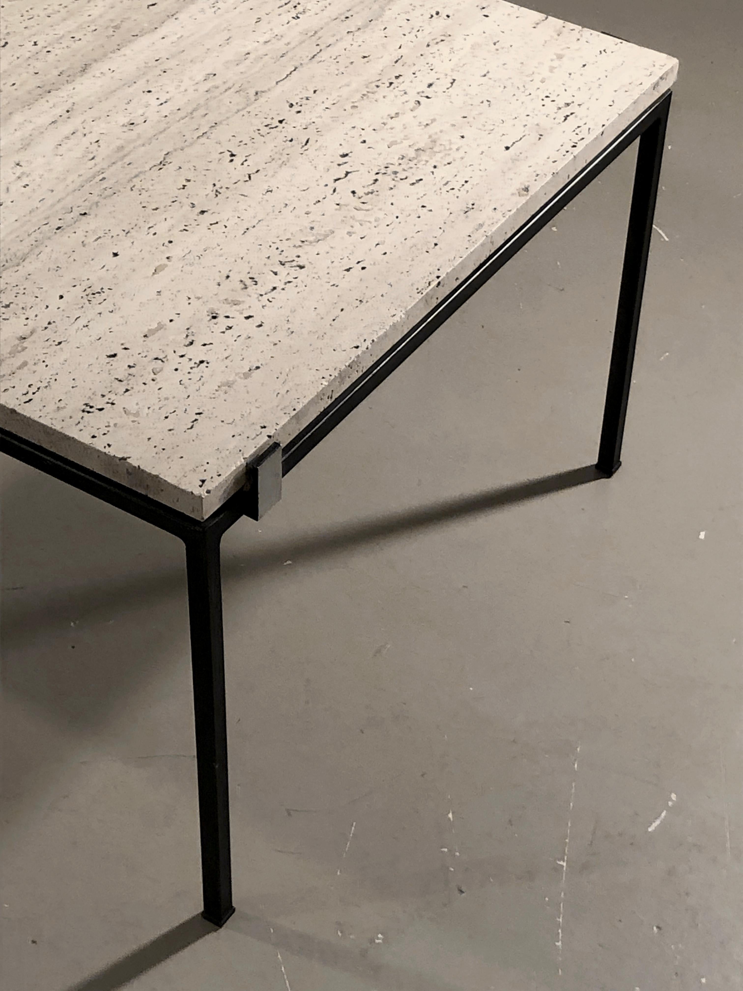 A MINIMALIST POST-MODERN COFFEE TABLE by ALAIN RICHARD France 1970 In Excellent Condition For Sale In PARIS, FR