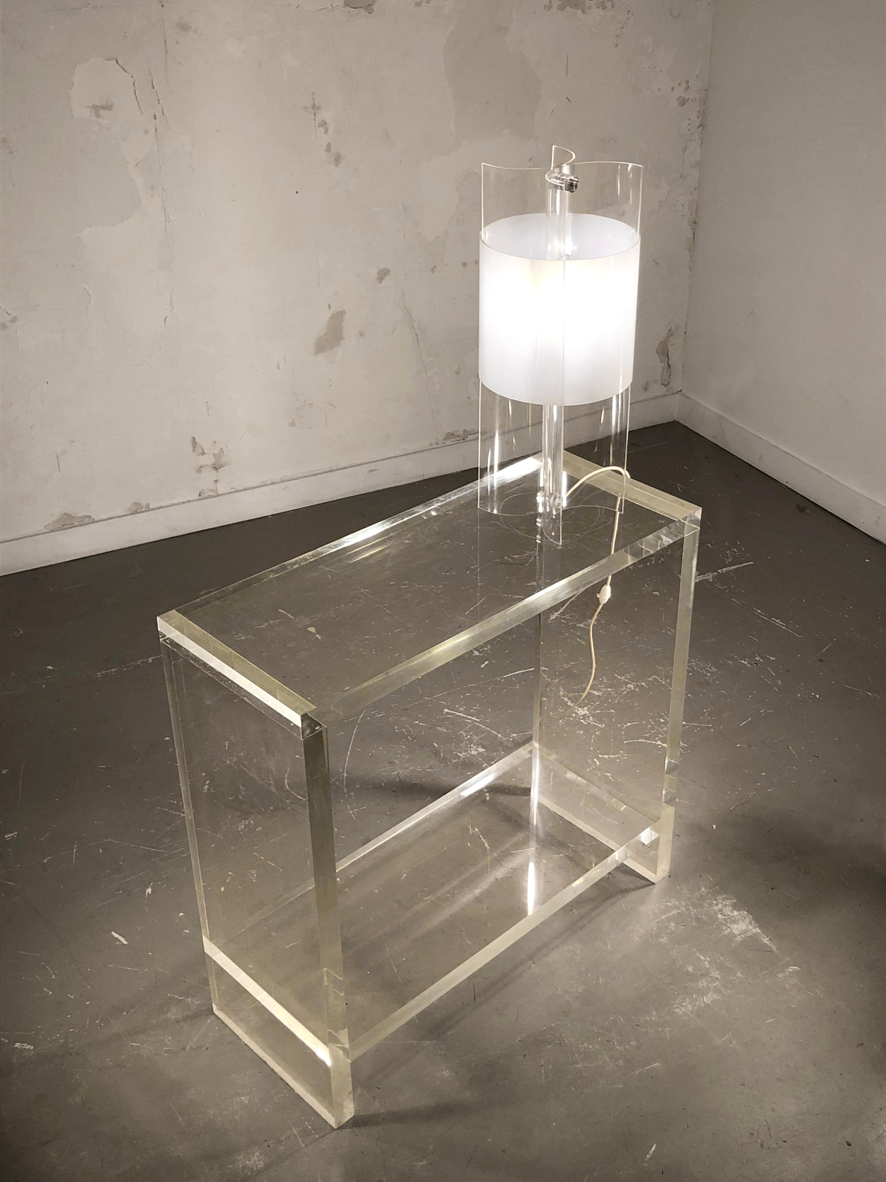 A RADICAL & POSTMODERN Lucite CONSOLE, France 1970 For Sale 2