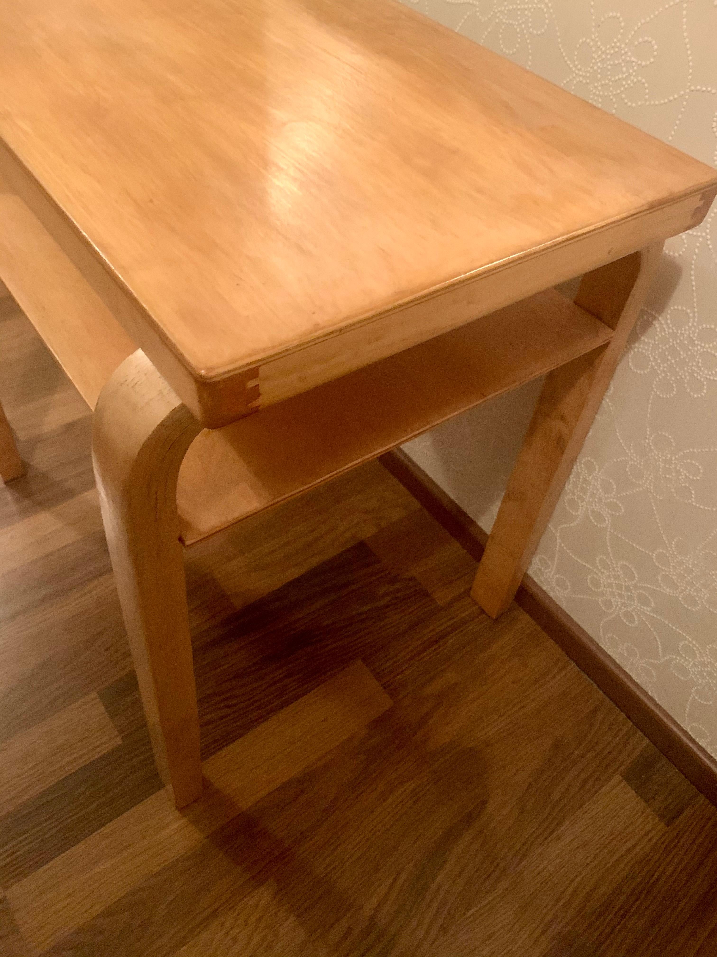 Finlandais Table radio, conçue par Alvar Aalto'', fabriquée en Finlande en vente