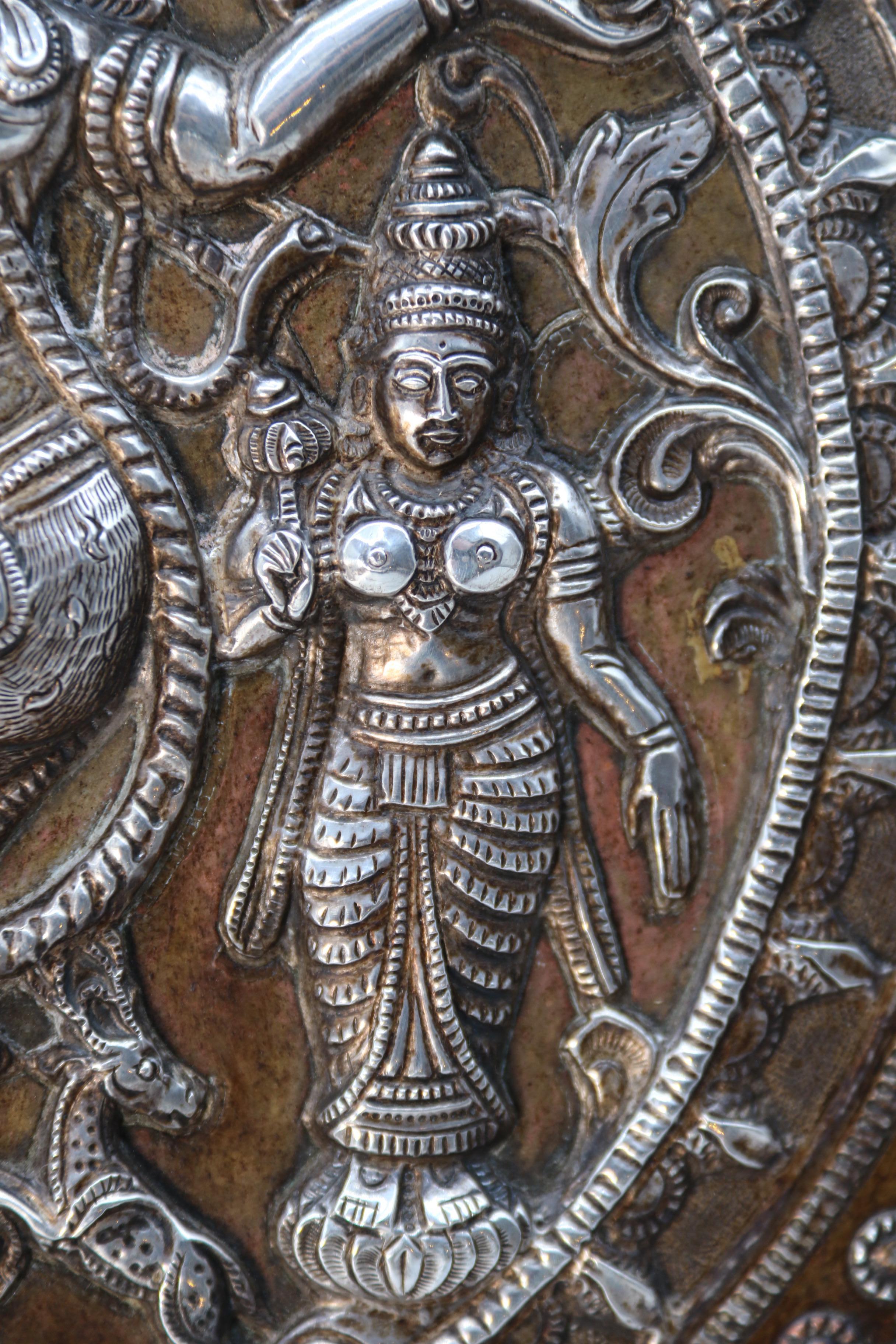 A Raj period silver, copper and brass repousse work charger, Indian circa 1900 For Sale 10