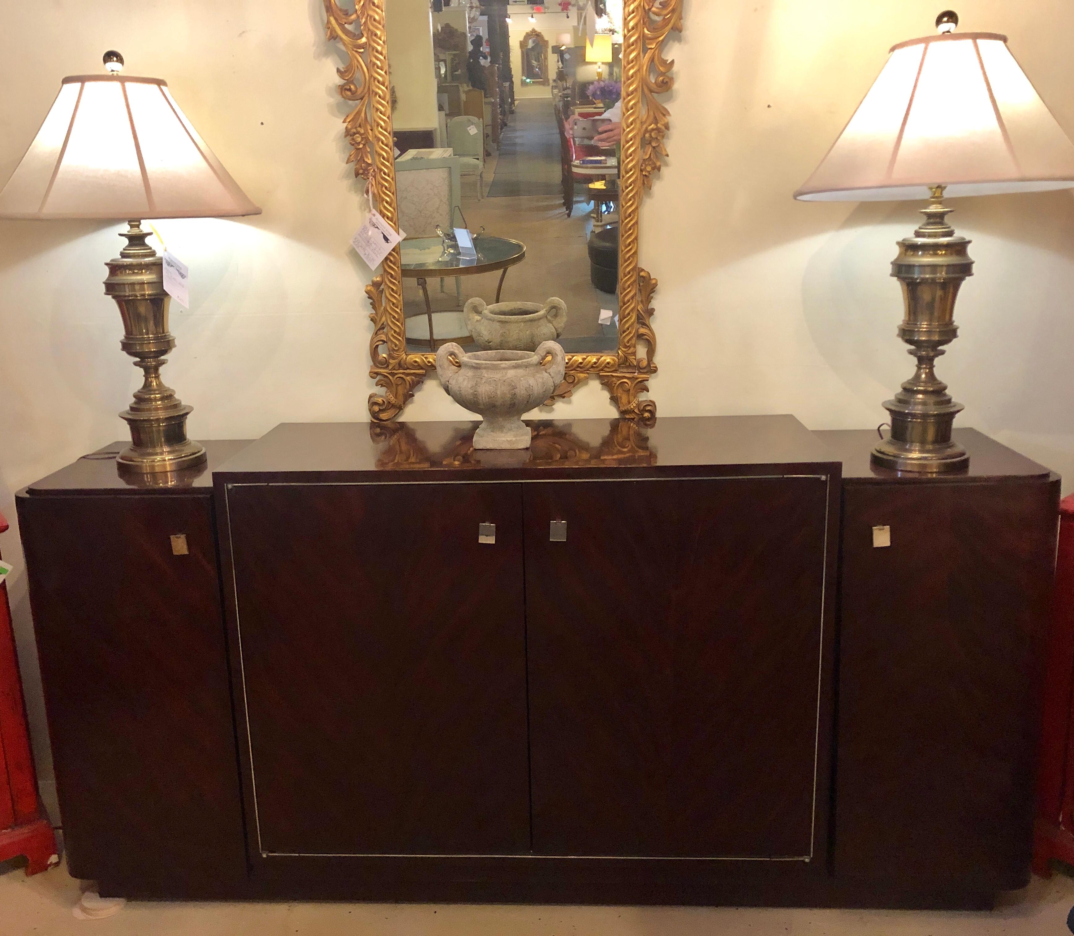 Ein Ralph Lauren Art Deco Duke Low Media Cabinet im Zustand „Gut“ in Manhasset, NY