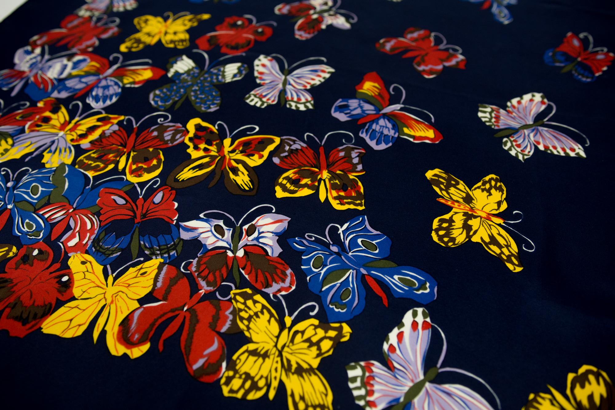  A Raoul Dufy silk square, Bianchini-Férier Circa 1990/2000 In Excellent Condition For Sale In Toulon, FR