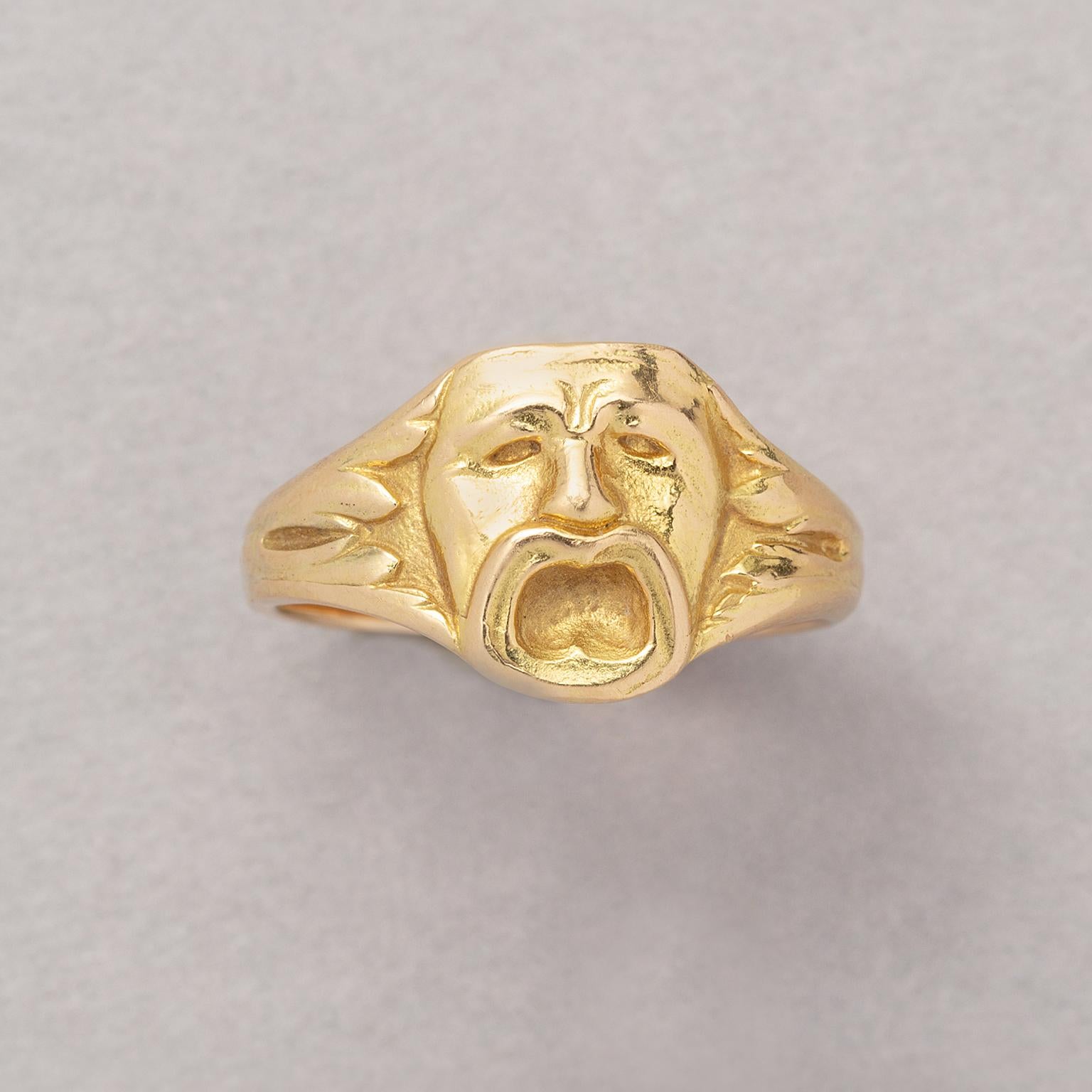 A Rare 18 Carat Gold Art Nouveau Theater Mask Ring  For Sale 1