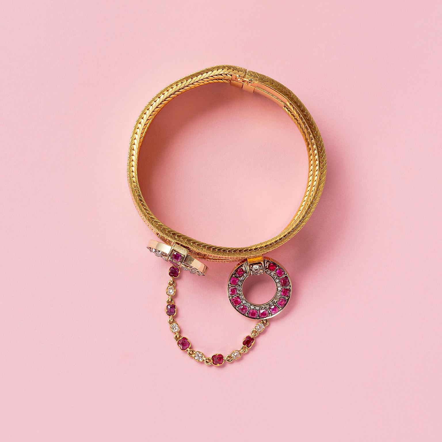Seltenes französisches Doppelarmband aus 18 Karat Gold mit Rubinen und Diamanten im Zustand „Gut“ in Amsterdam, NL