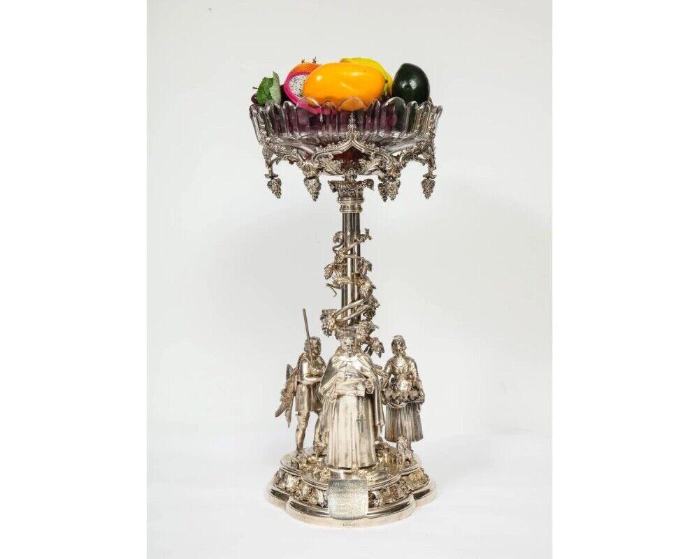 Raro e histórico centro de mesa victoriano de bronce plateado Elkington de 1859 con cuenco de cristal tallado.

Presentamos un magnífico centro de mesa victoriano de bronce plateado de una rareza e importancia inigualables, fabricado por la