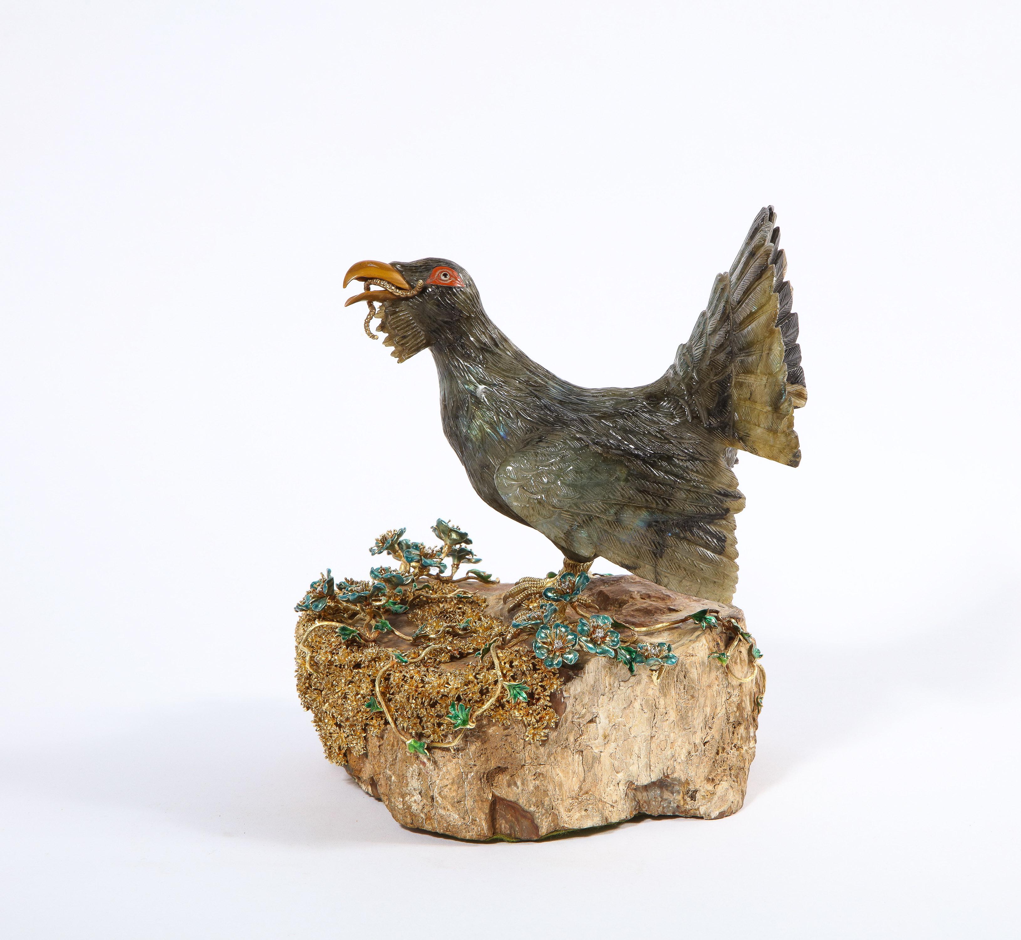 Rare oiseau dinde en labradorite sculpté, monté sur or 18 carats, émail et diamants en vente 8