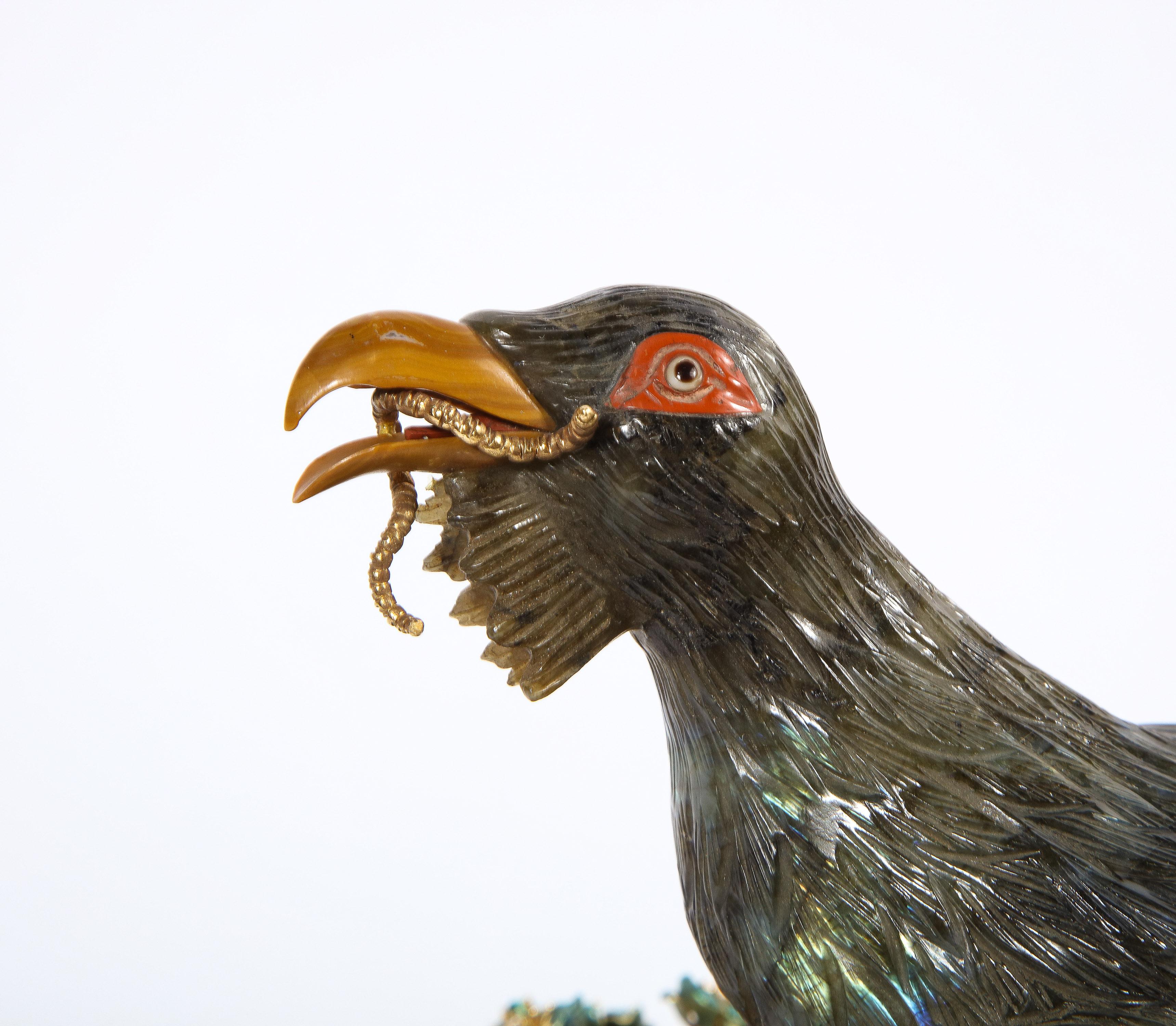 Rare oiseau dinde en labradorite sculpté, monté sur or 18 carats, émail et diamants en vente 9