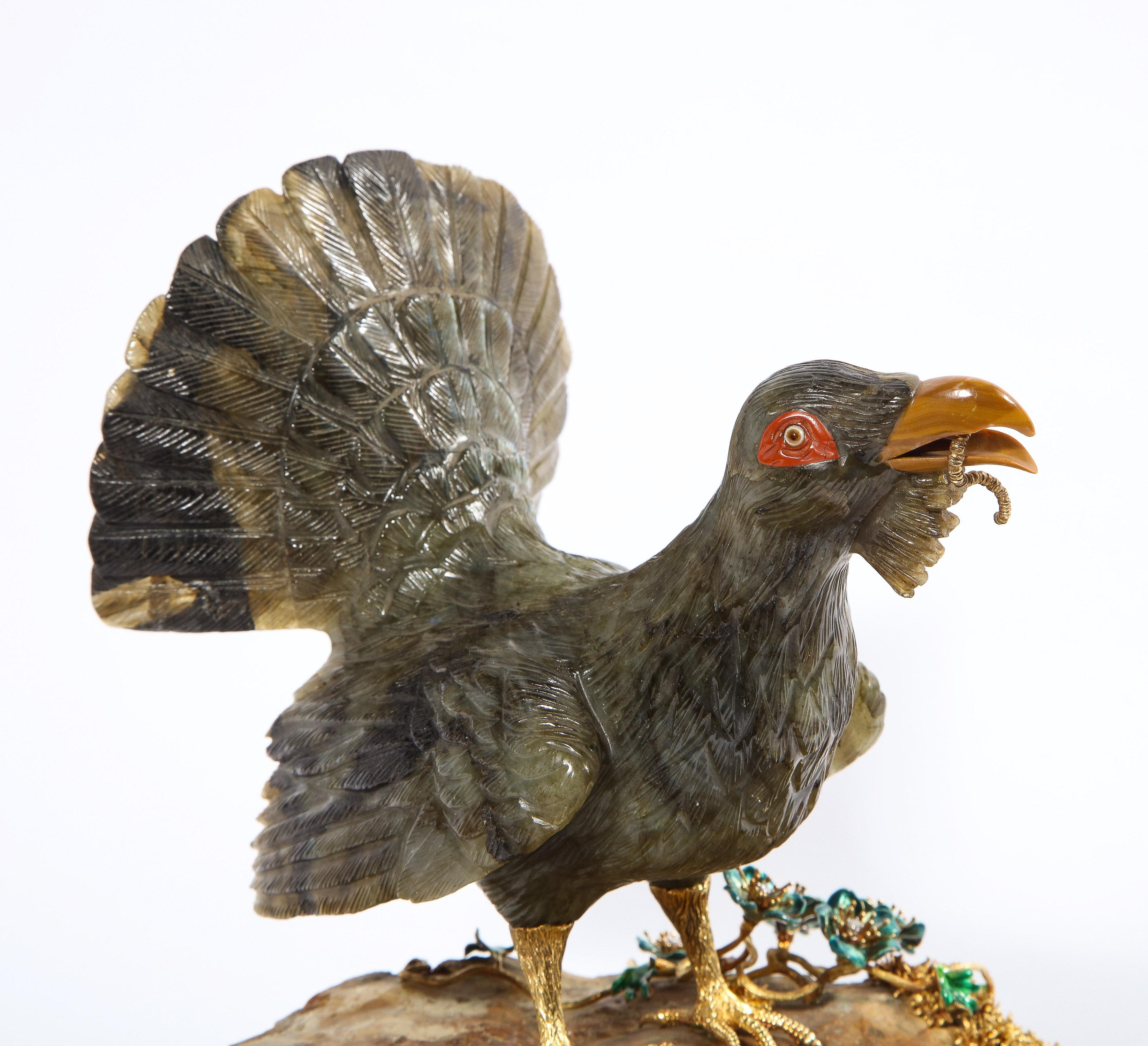 Rare oiseau dinde en labradorite sculpté, monté sur or 18 carats, émail et diamants en vente 13