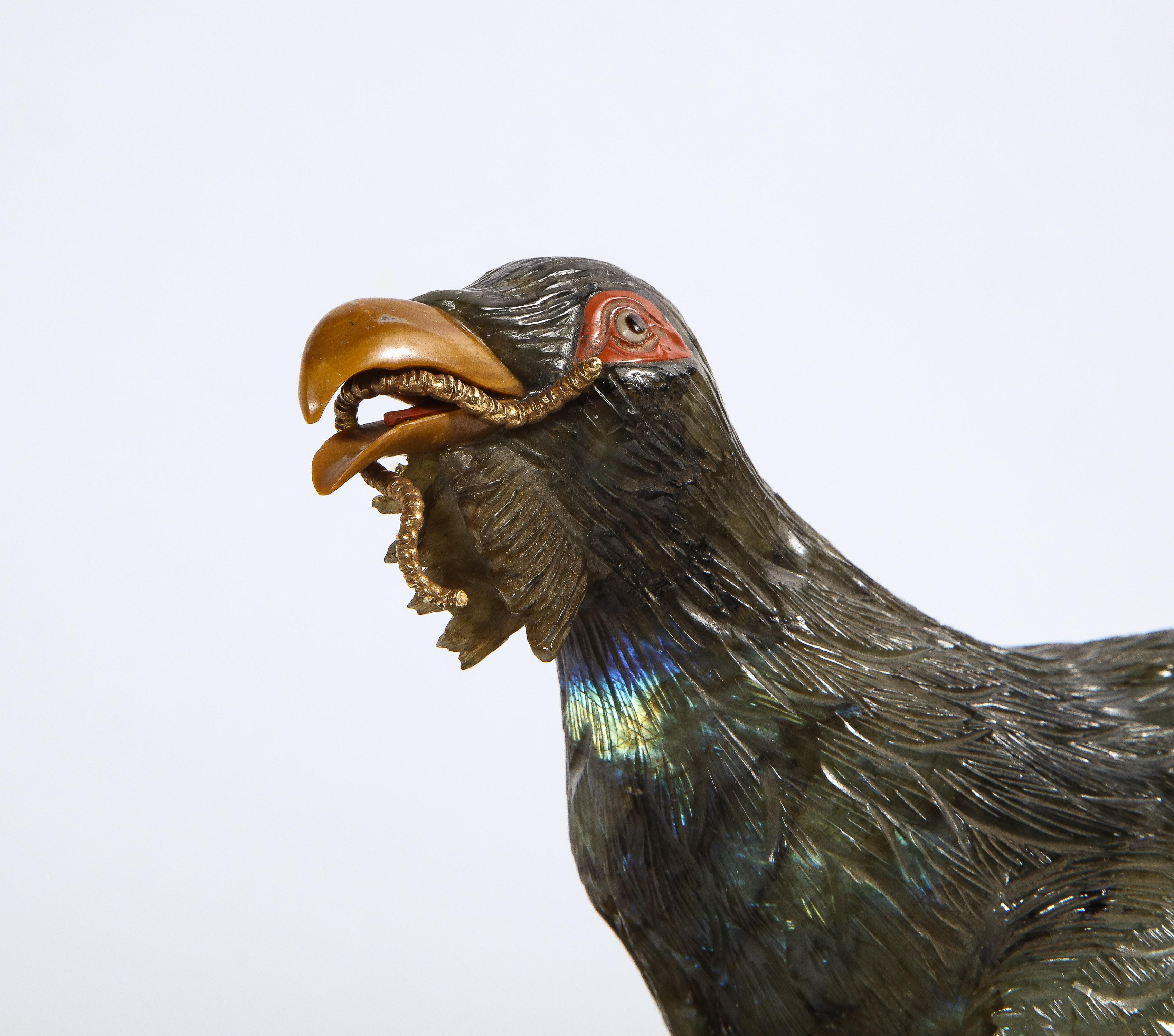 20ième siècle Rare oiseau dinde en labradorite sculpté, monté sur or 18 carats, émail et diamants en vente