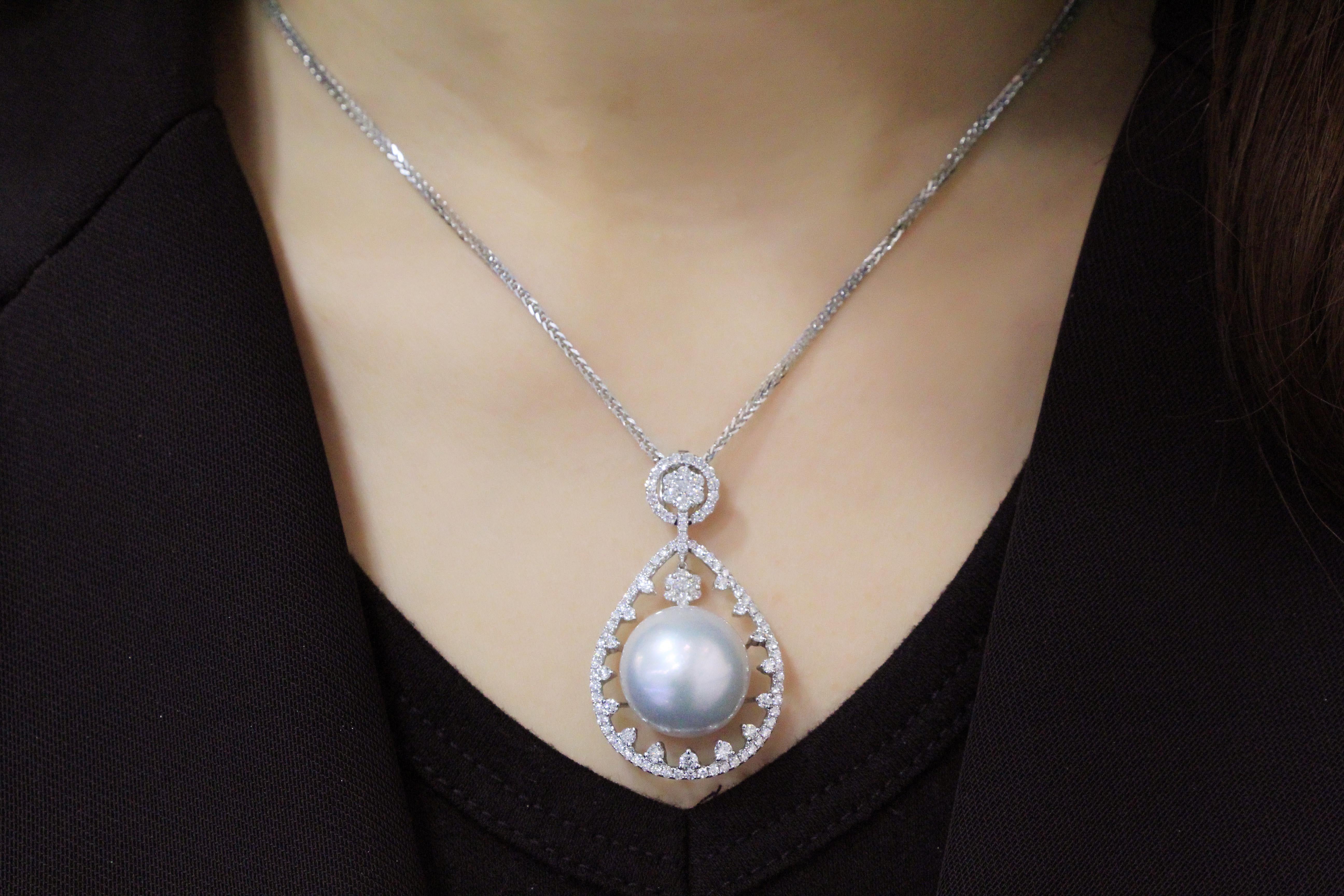 Brilliant Cut Rare South Sea White Pearl Diamond Pendant in 18 Karat Gold For Sale