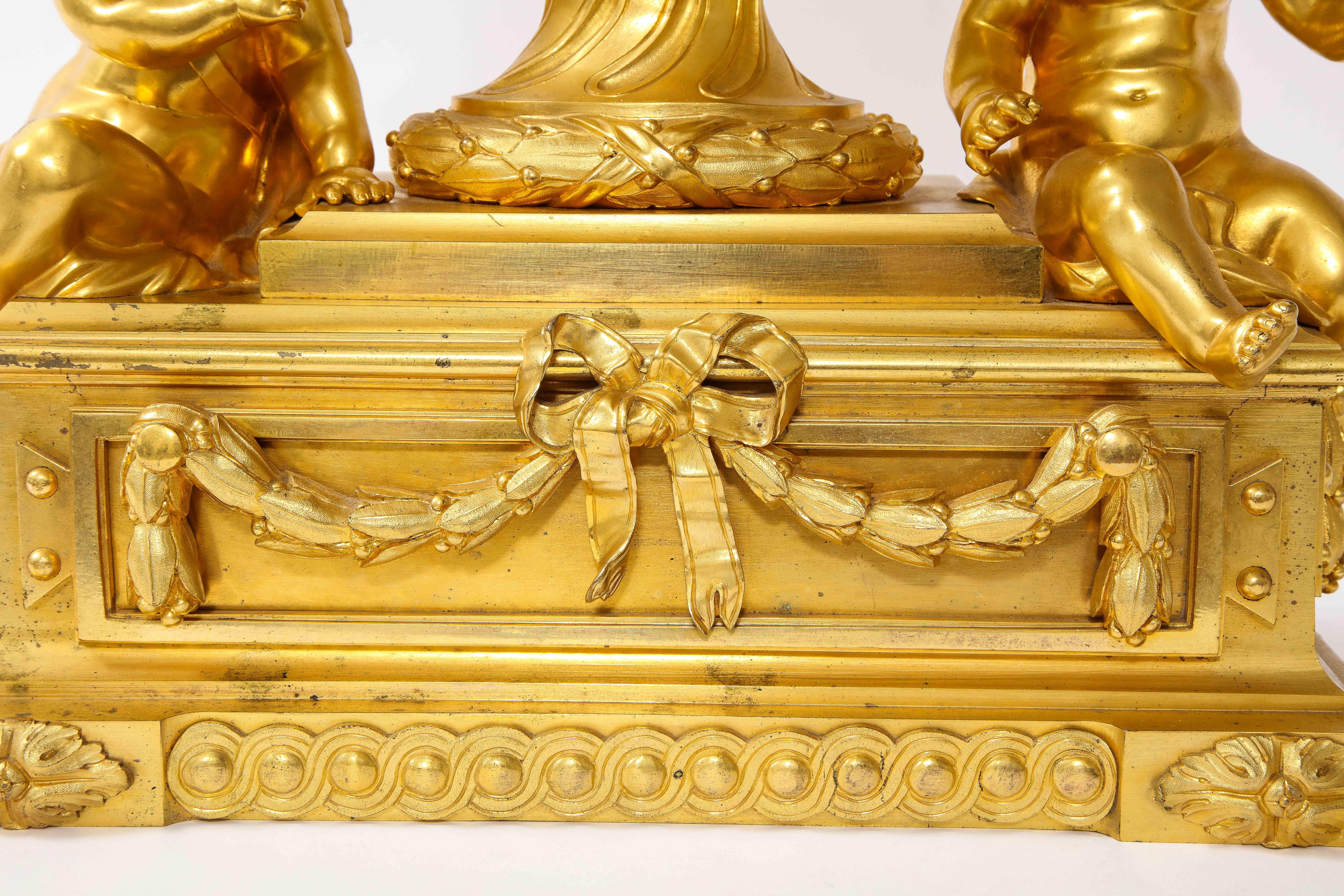 Raro reloj francés de bronce dorado del s. XVIII con putti y músico, Att. Robert Osmond en venta 8