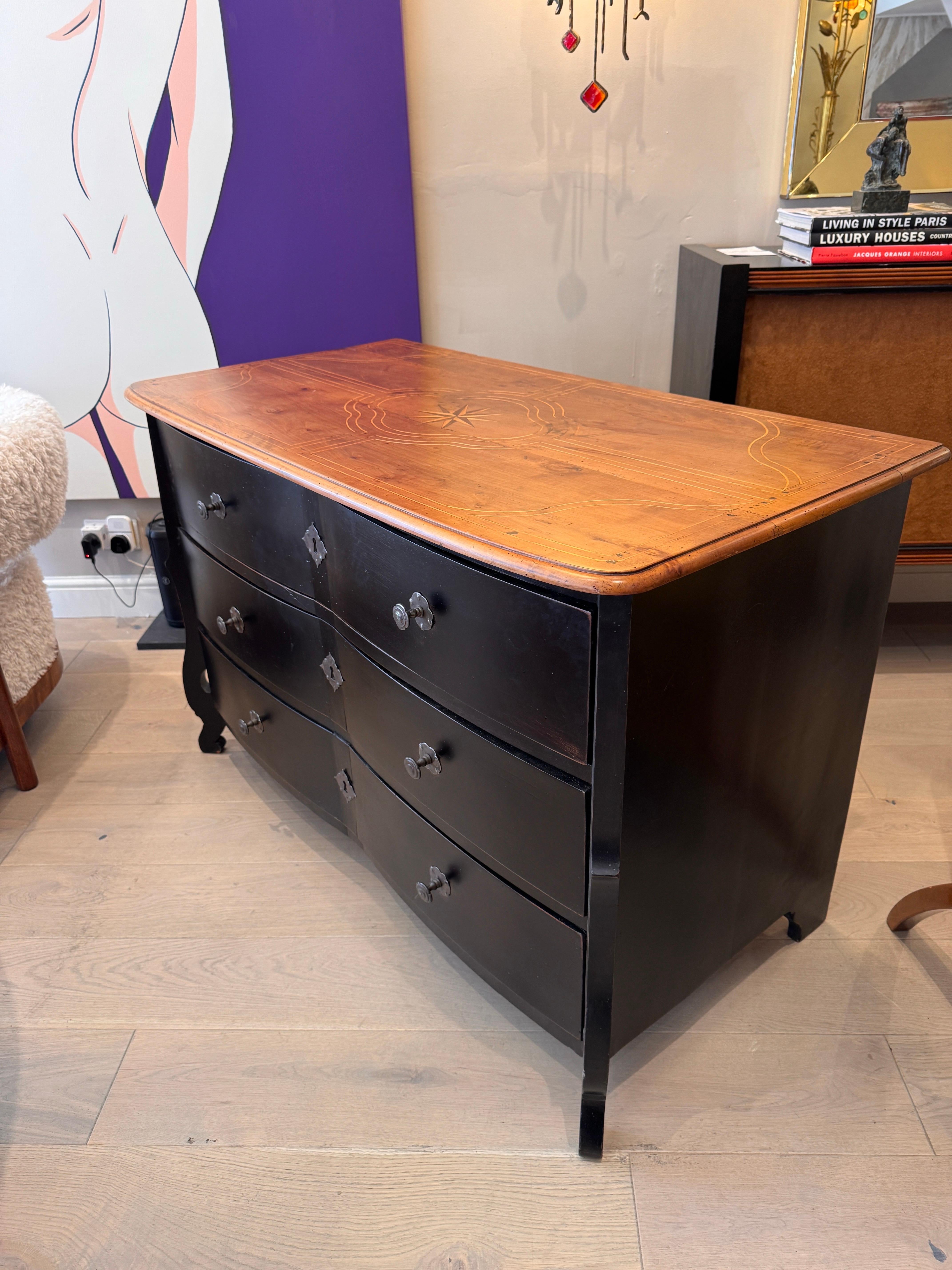 Rare commode Mazarine ébonisée du XVIIIe siècle en vente 3