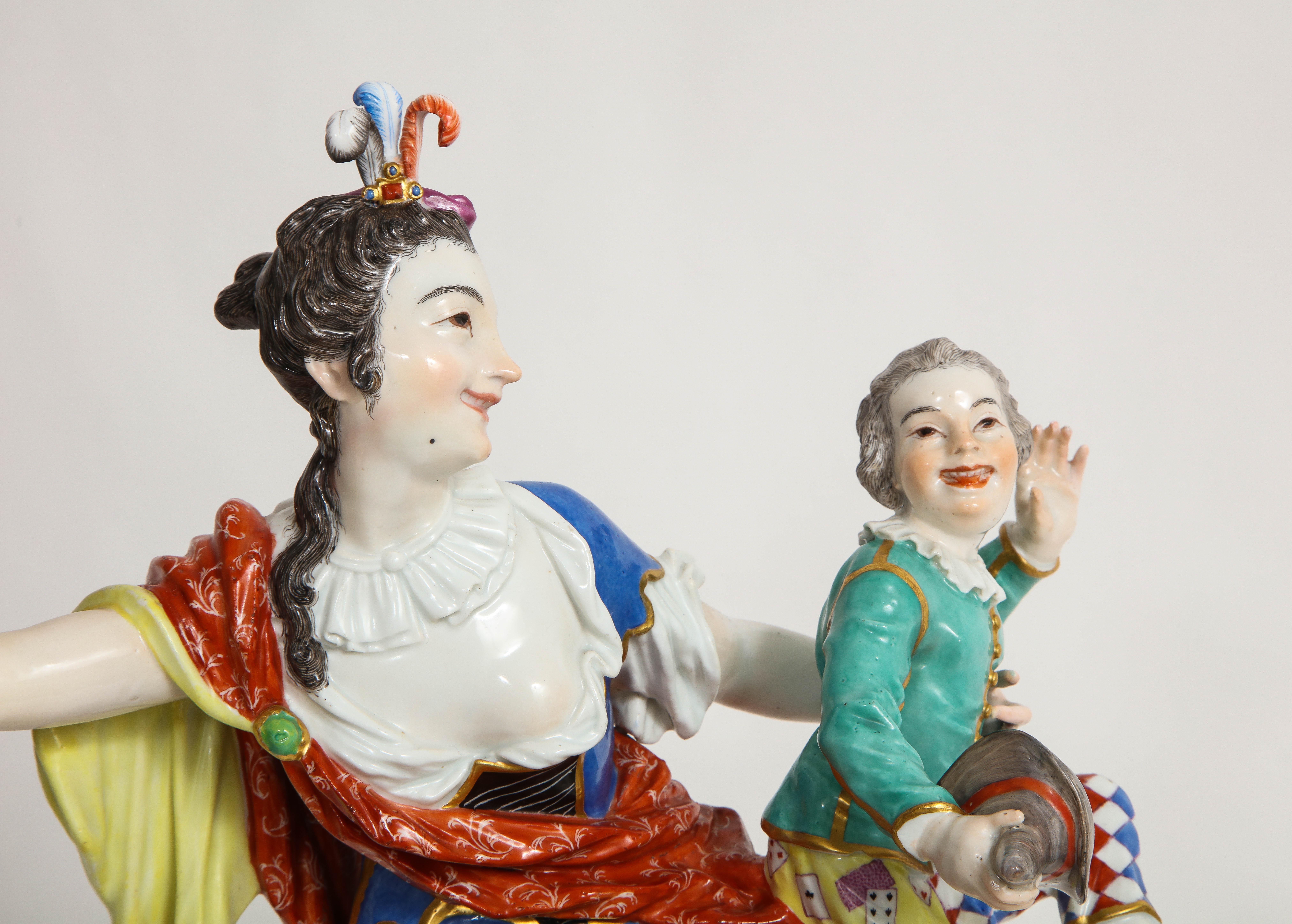 Rare groupe en porcelaine de Meissen du 18e siècle représentant une Thalie avec un Child & Child Child Arlequin en vente 1