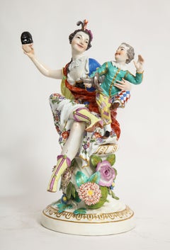 Raro Grupo de Porcelana de Meissen del Siglo XVIII de una Talía con un Niño Arlequín