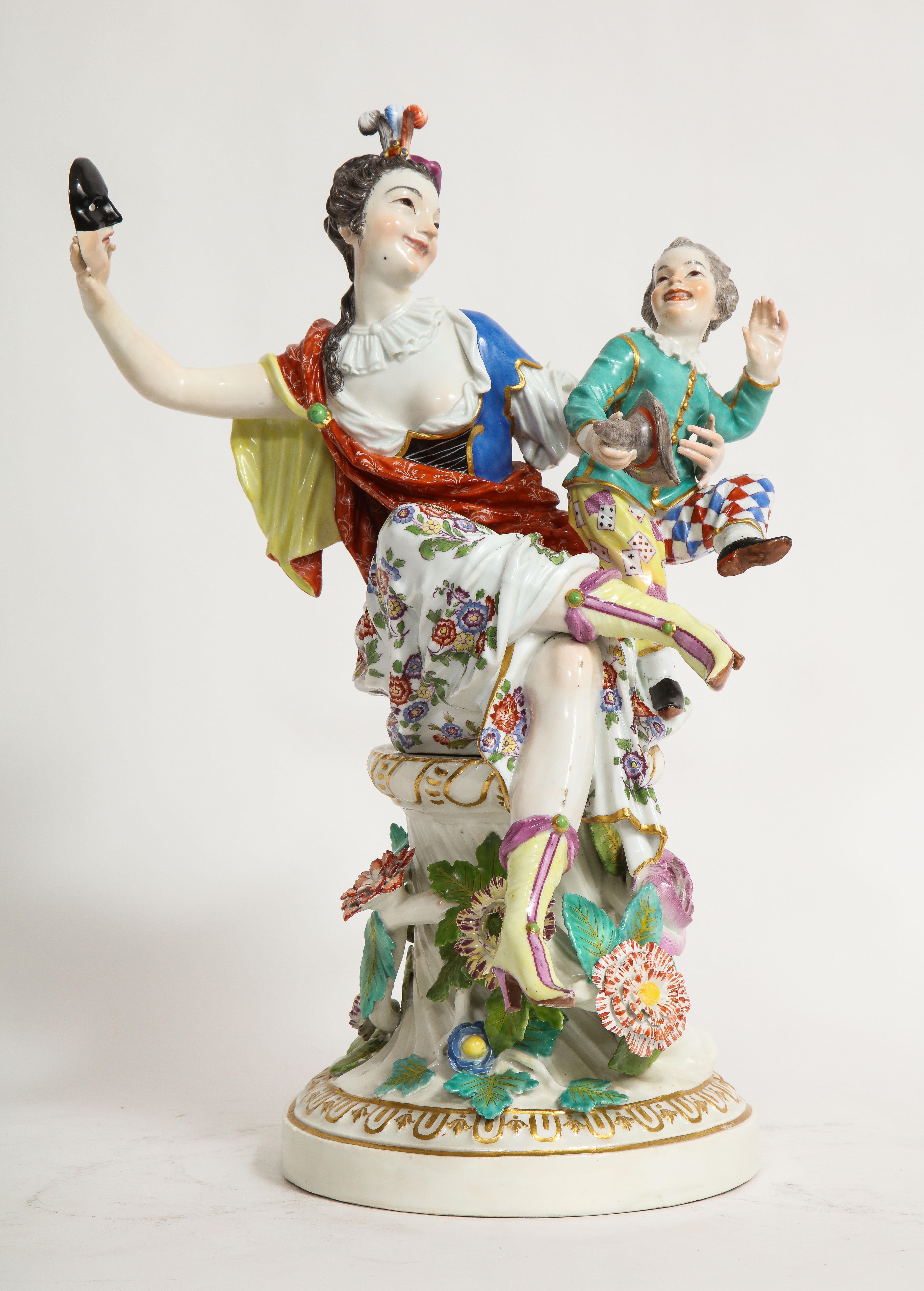 Seltene Meissen Porcelain Gruppe aus dem 18. Jahrhundert mit einer Thalia und einem Harlekin-Kind (Rokoko) im Angebot
