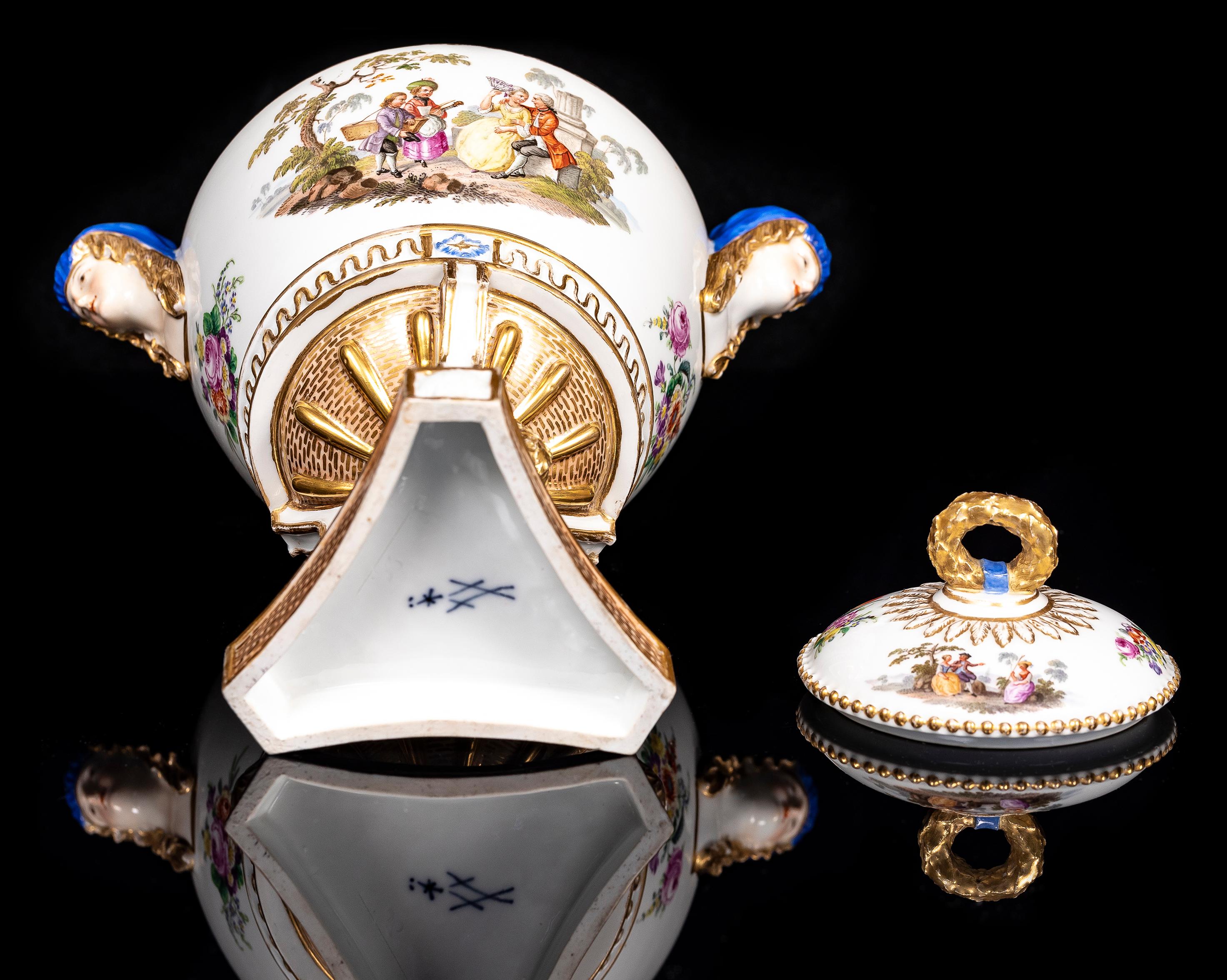 Un raro pot-pourri coperto in porcellana di Meissen Porcelain del XVIII secolo del periodo Watteau in vendita 4