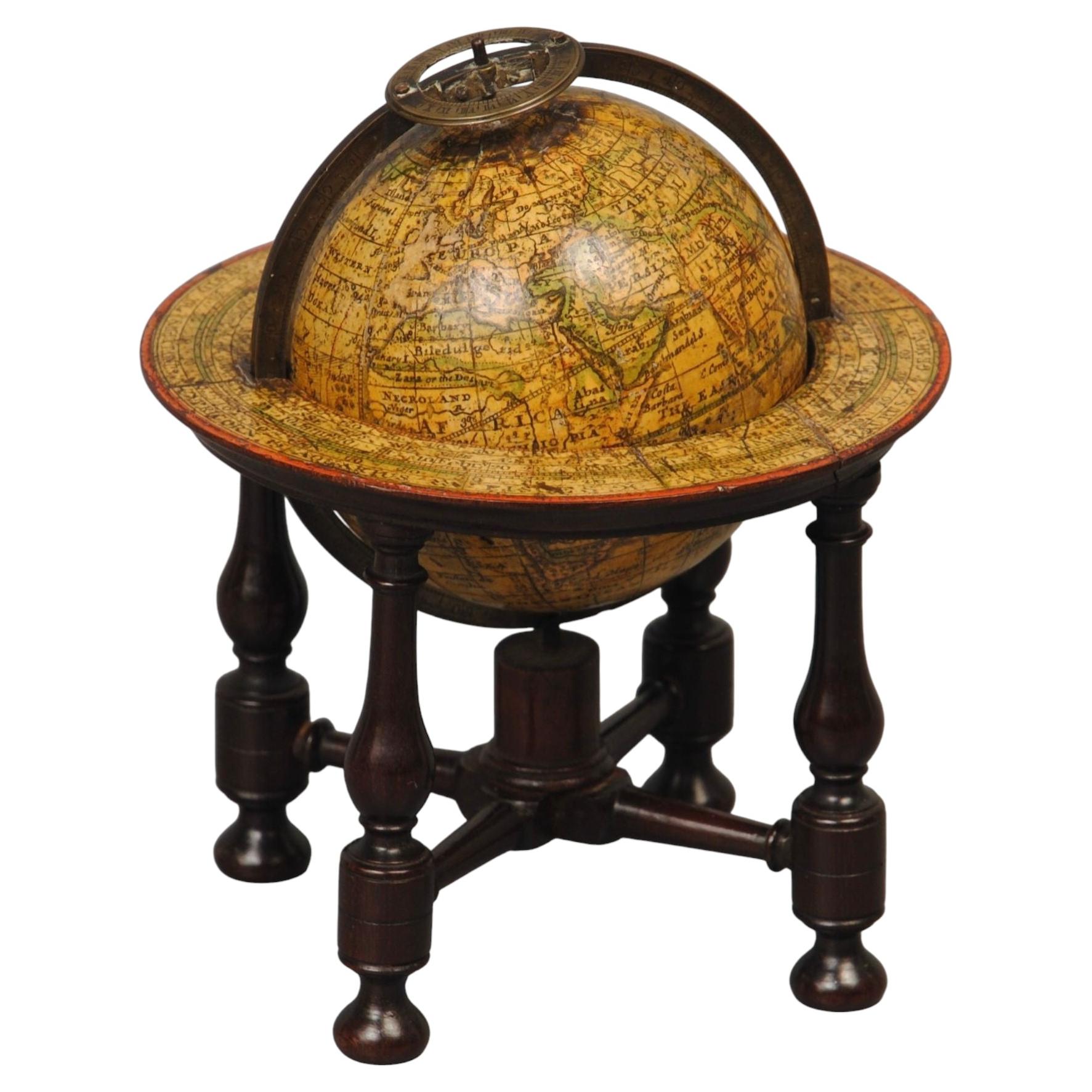 Rare globe de table miniature du 18e siècle en vente