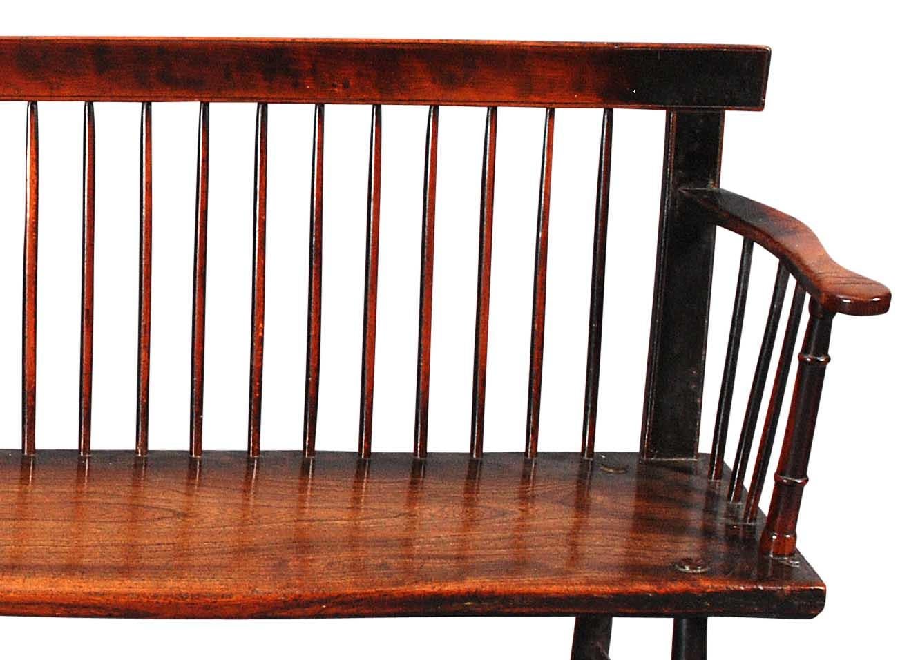 Anglais Rare canapé Windsor du 18e siècle en vente