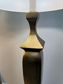 Ein seltenes Paar architektonischer Stehlampen aus goldfarbenem Metall aus den 1970er Jahren von Alberto Smania