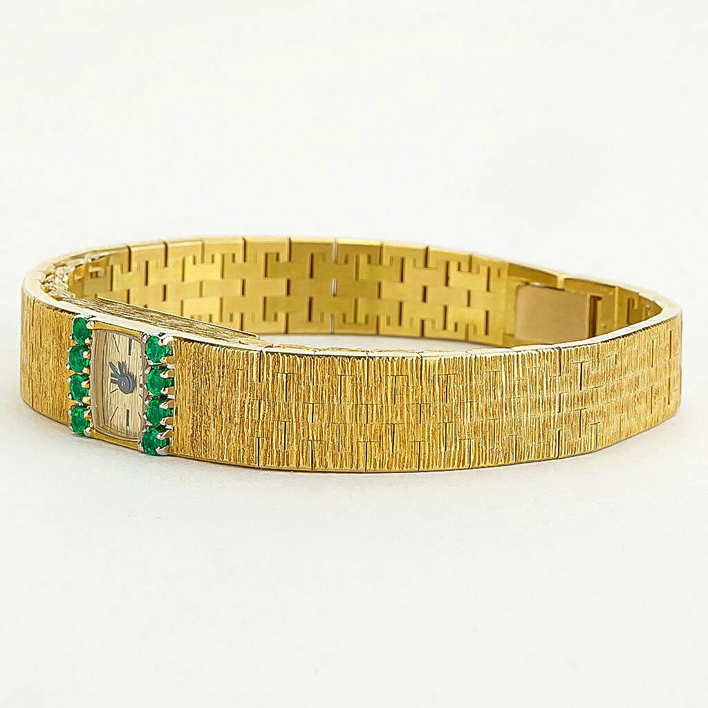 1970s Piaget Emerald 18 Karat Yellow Gold Line Bracelet Watch In Good Condition For Sale In New york, NY