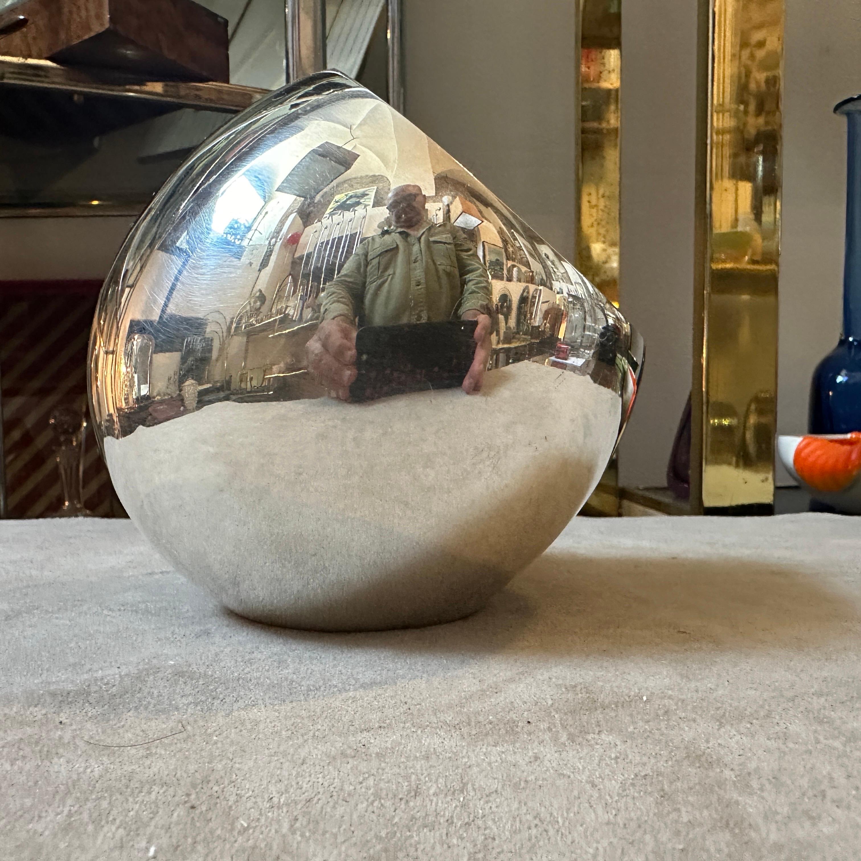 A Rare 1980s Minimalist Silver Plated Round Design Vase by Lino Sabattini In Good Condition For Sale In Aci Castello, IT