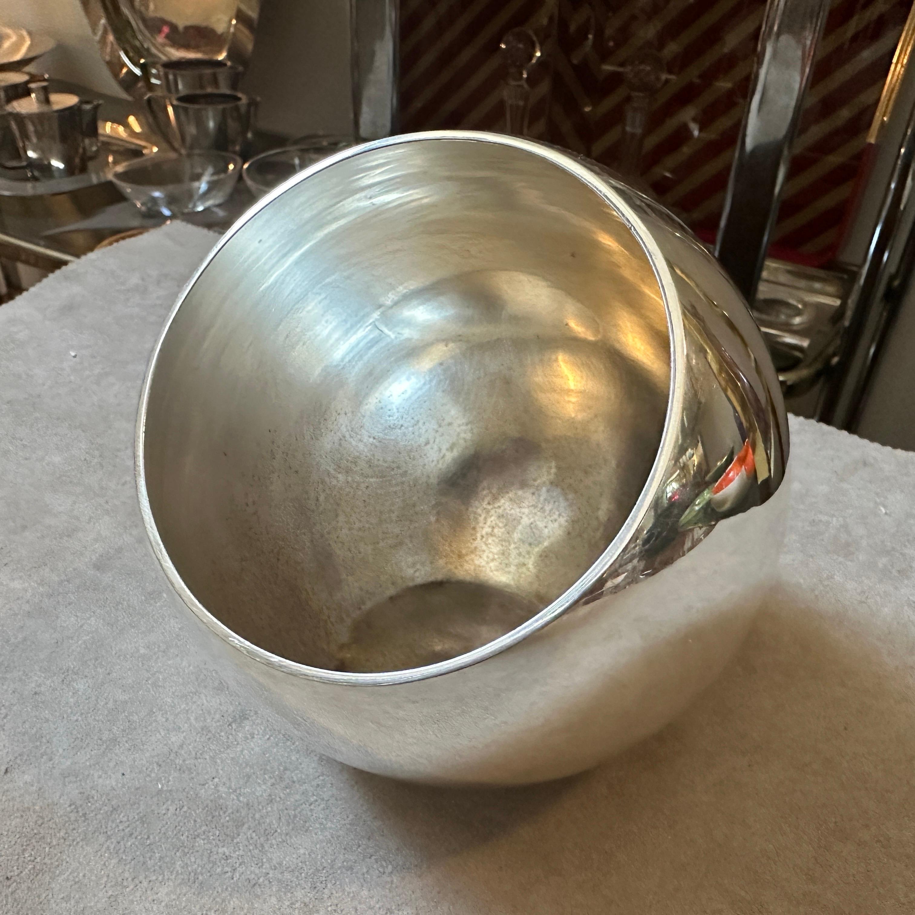 A Rare 1980s Minimalist Silver Plated Round Design Vase by Lino Sabattini For Sale 1