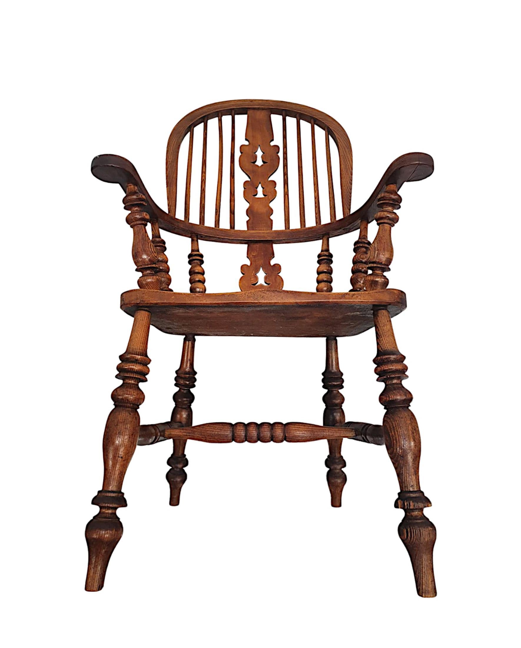 Frêne Rare fauteuil Windsor du 19ème siècle en vente