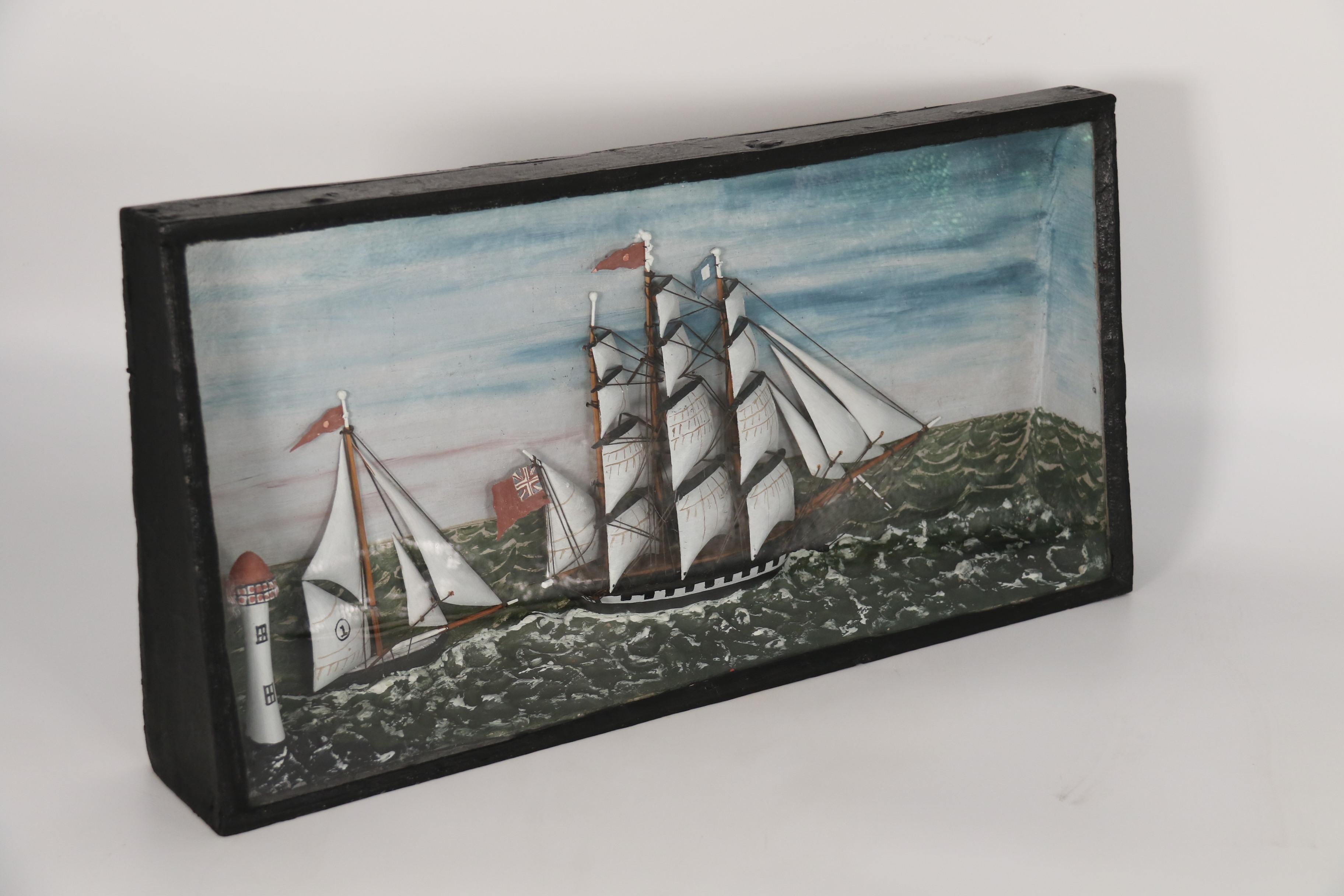 Artisanat Rare diorama d'art populaire du XIXe siècle représentant deux voiliers en pleine course en mer. en vente
